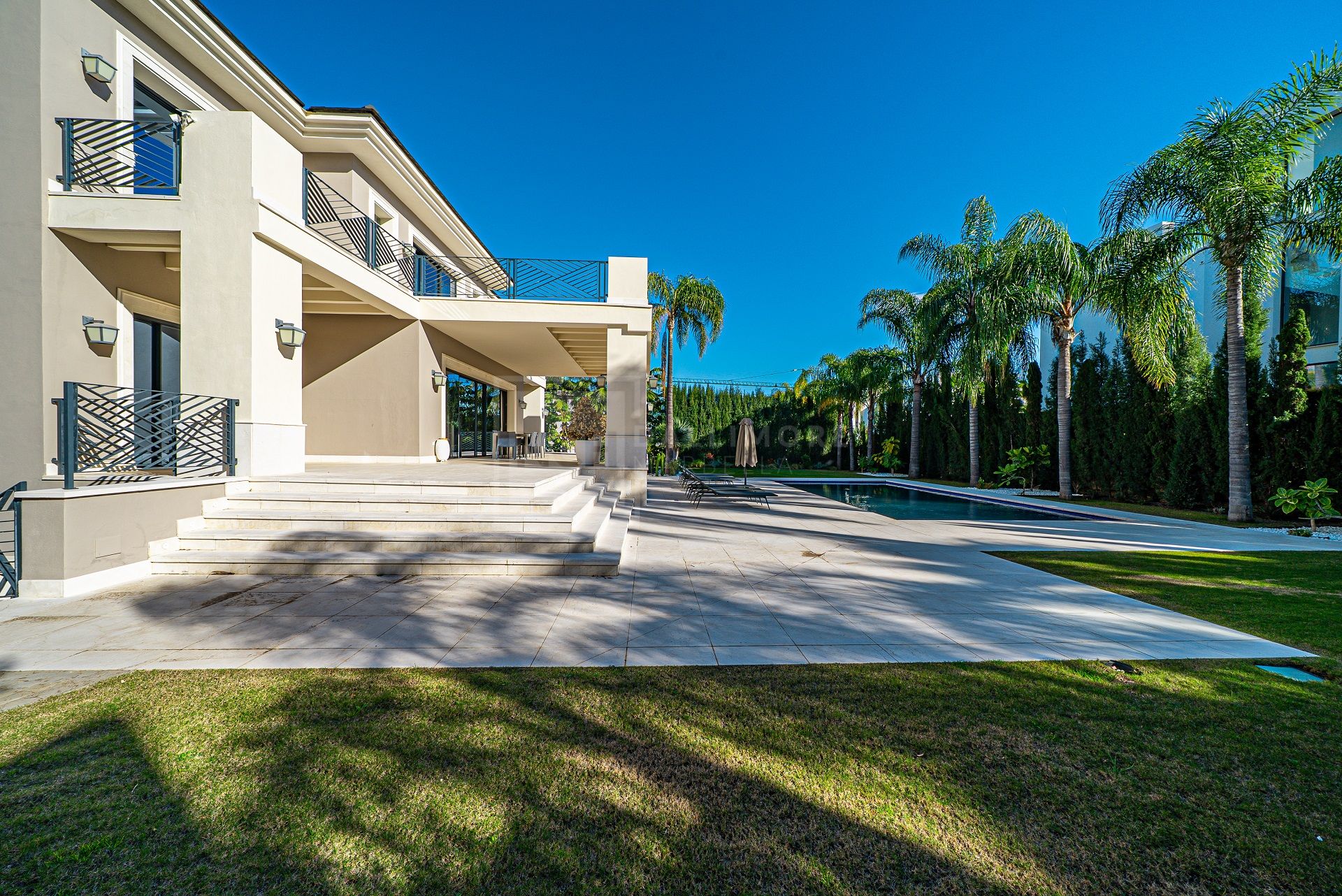LUXURY VILLA LOCATED IN LOS FLAMINGODS