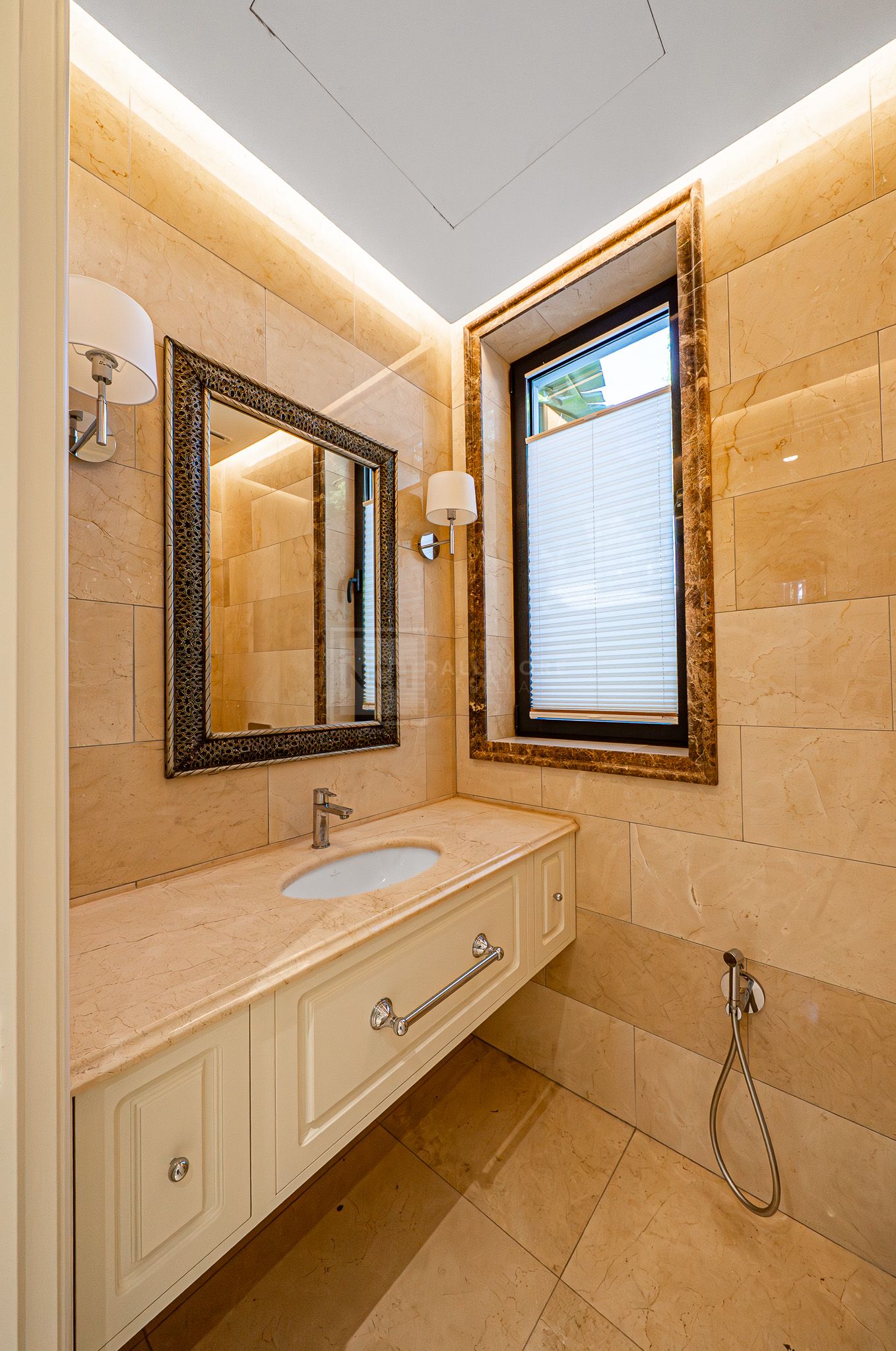 LUXURY VILLA LOCATED IN LOS FLAMINGODS