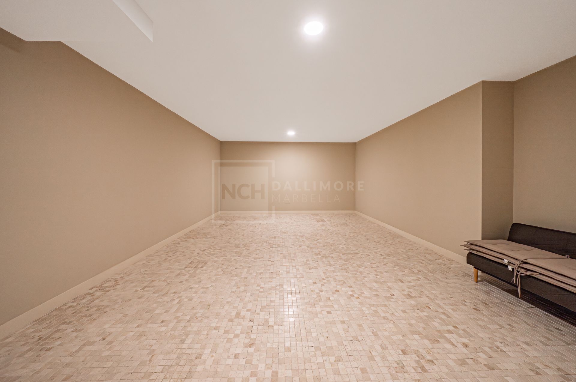 LUXURY VILLA LOCATED IN LOS FLAMINGODS