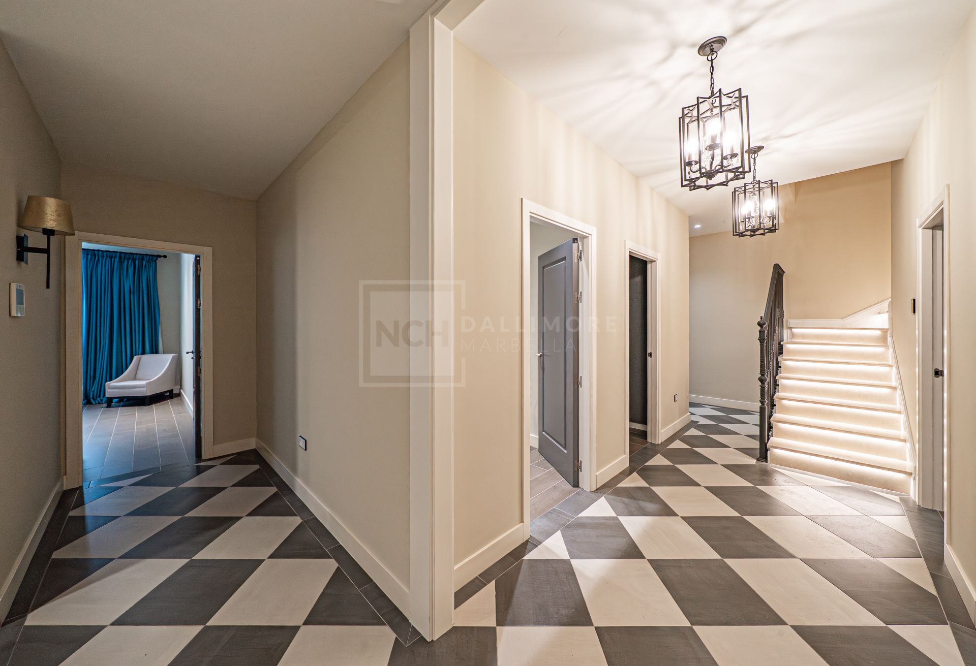 LUXURY VILLA LOCATED IN LOS FLAMINGODS