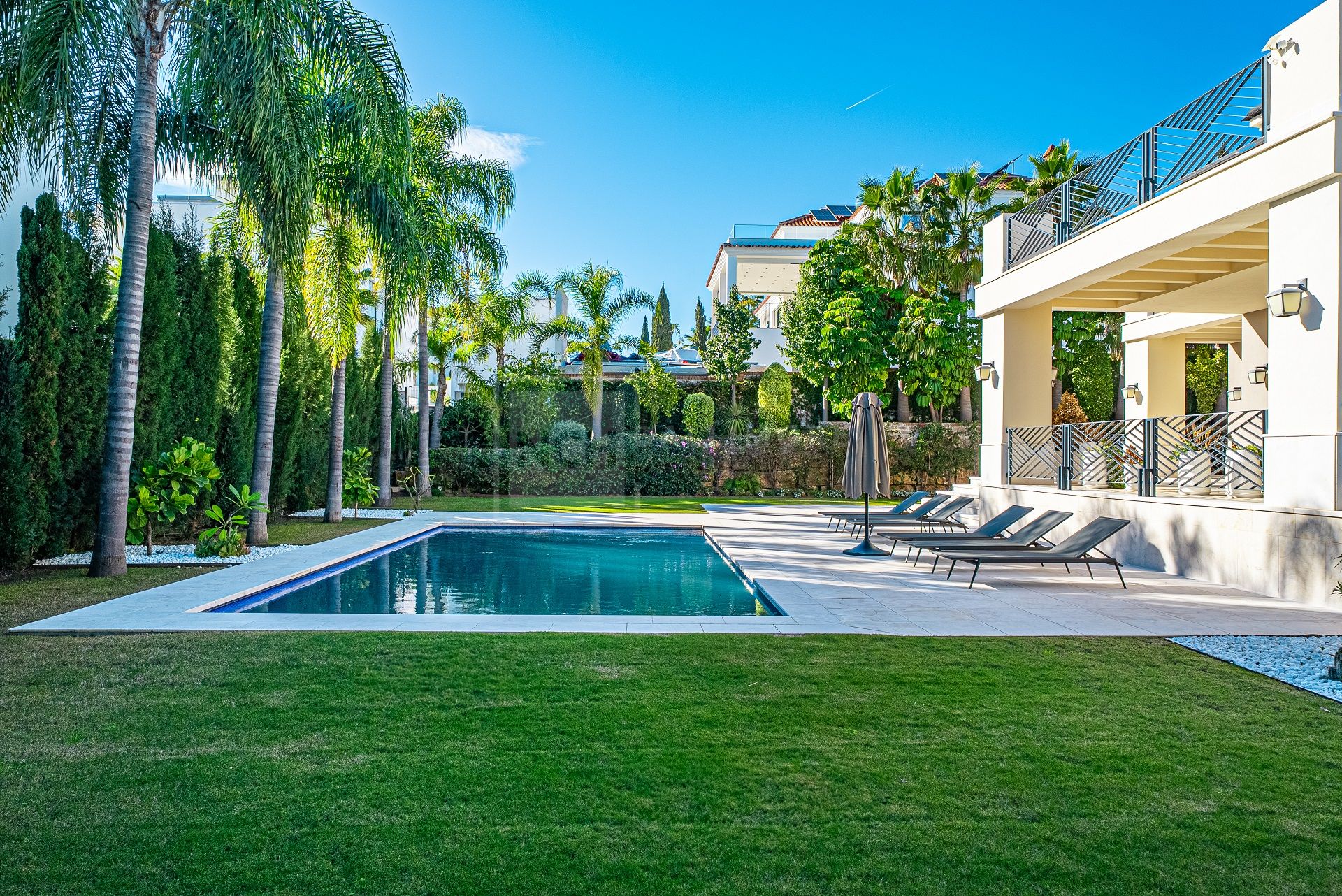 LUXURY VILLA LOCATED IN LOS FLAMINGODS