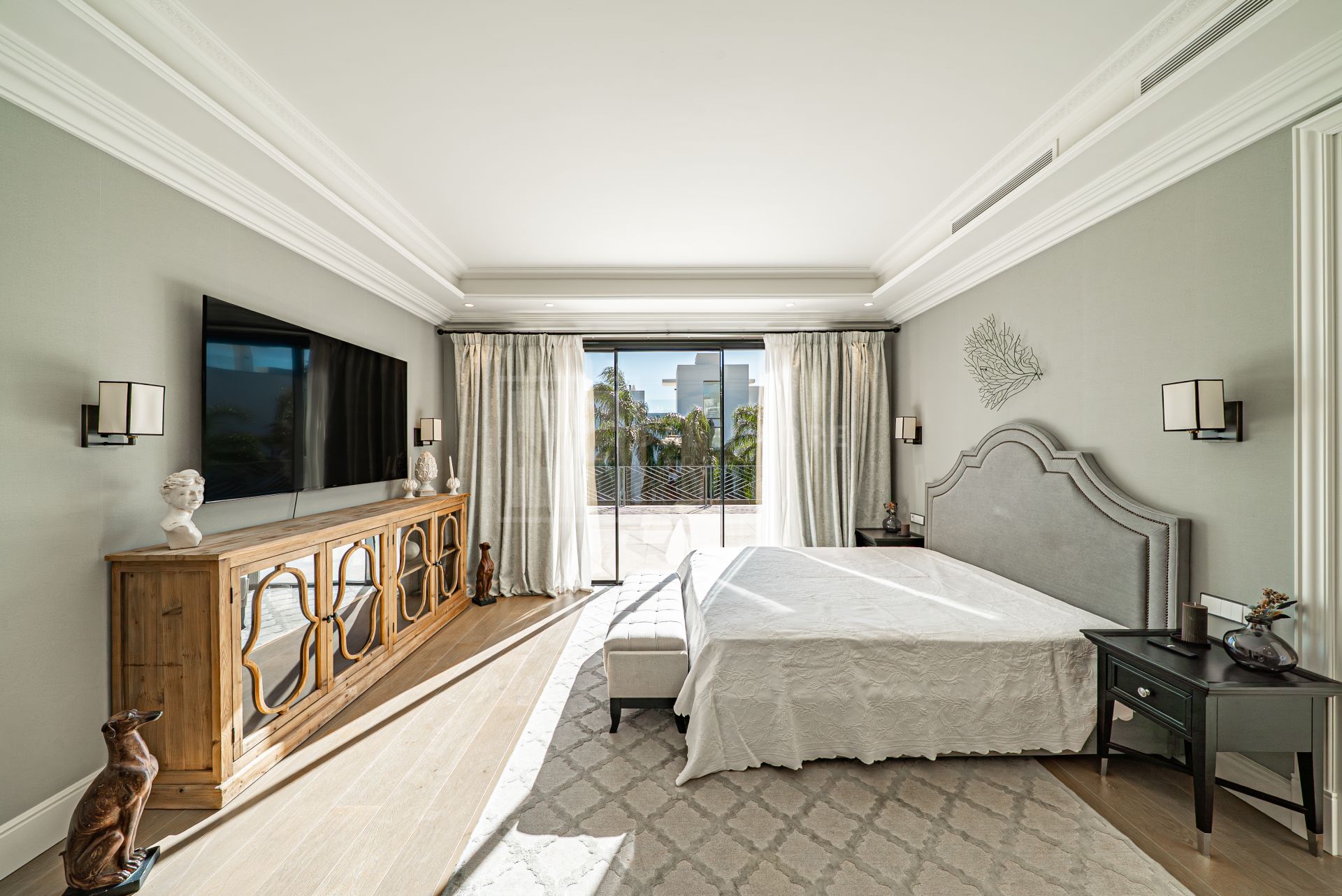 LUXURY VILLA LOCATED IN LOS FLAMINGODS