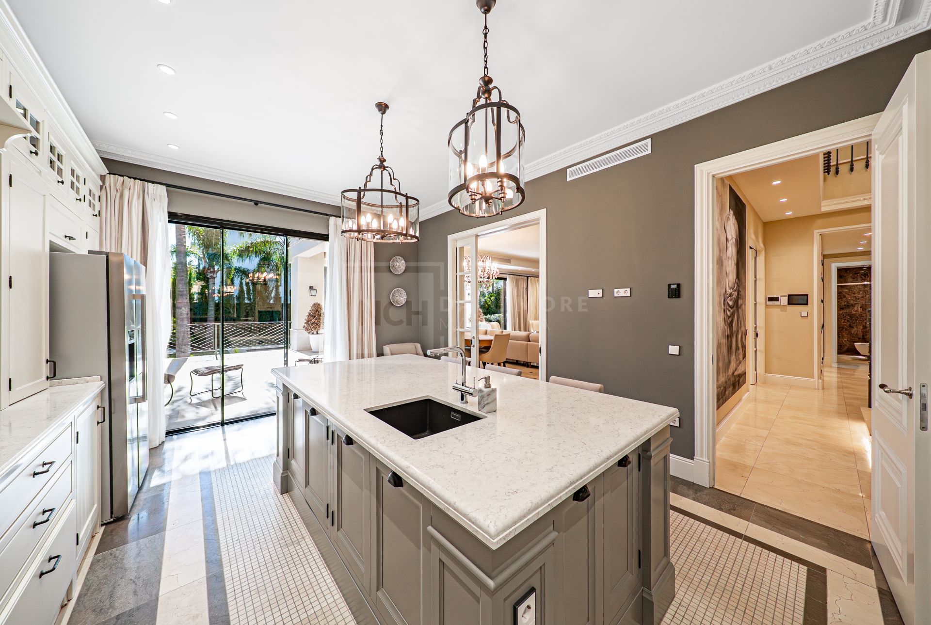LUXURY VILLA LOCATED IN LOS FLAMINGODS