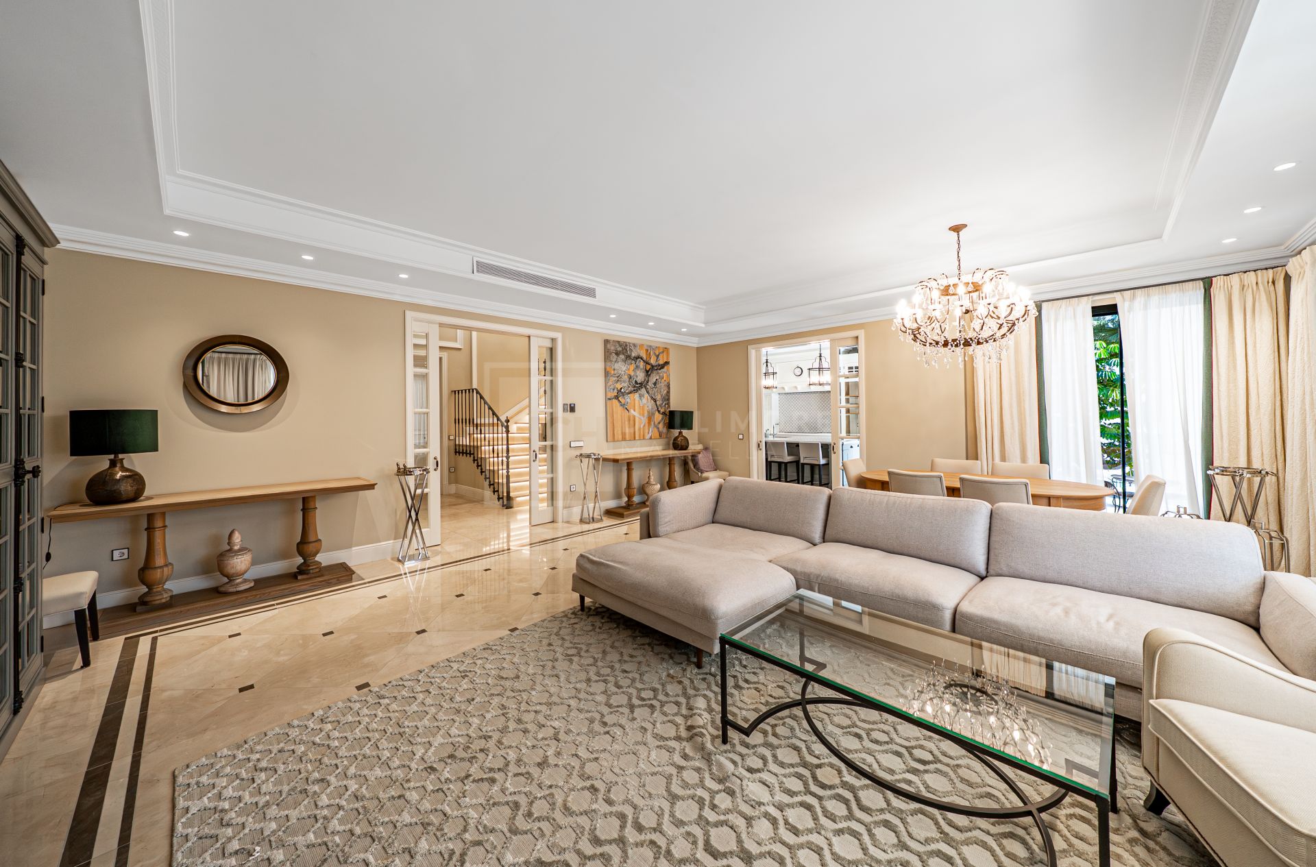 LUXURY VILLA LOCATED IN LOS FLAMINGODS
