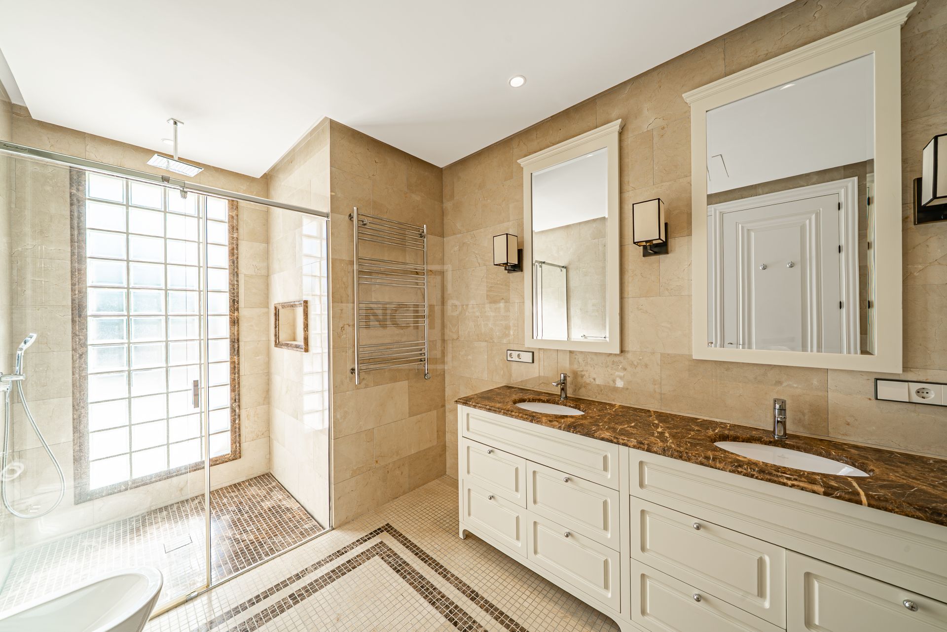 LUXURY VILLA LOCATED IN LOS FLAMINGODS