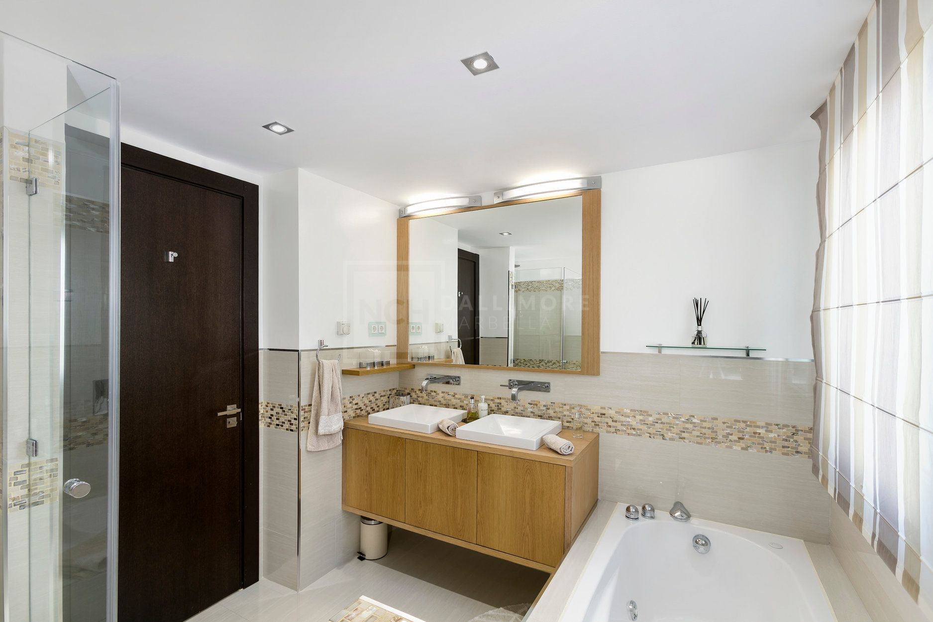 MODERN GROUND FLOOR APARTMENT