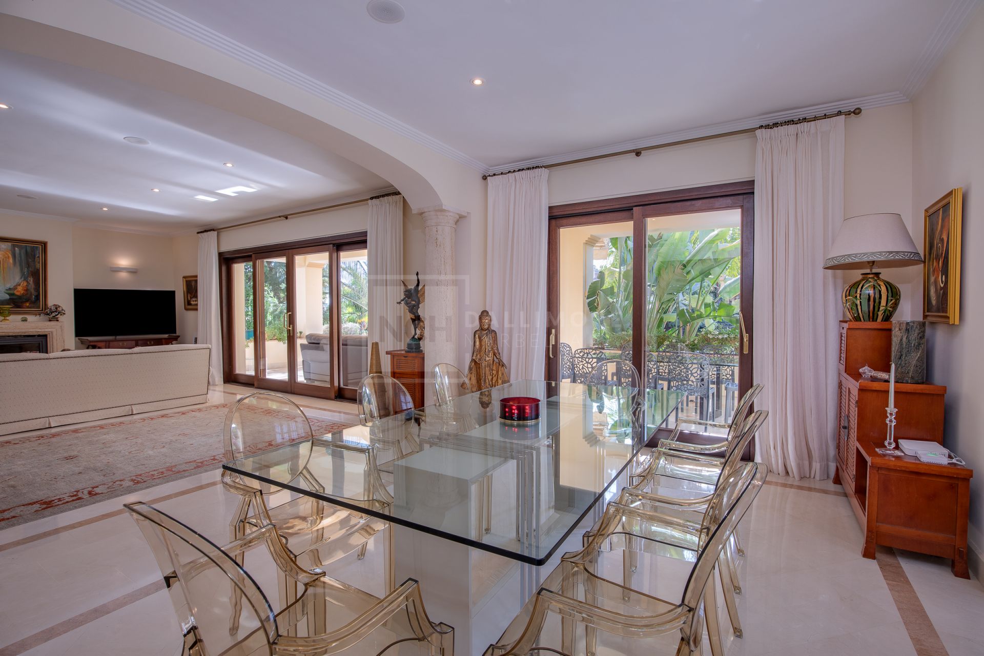 Villa en venta en Los Arqueros, Benahavis