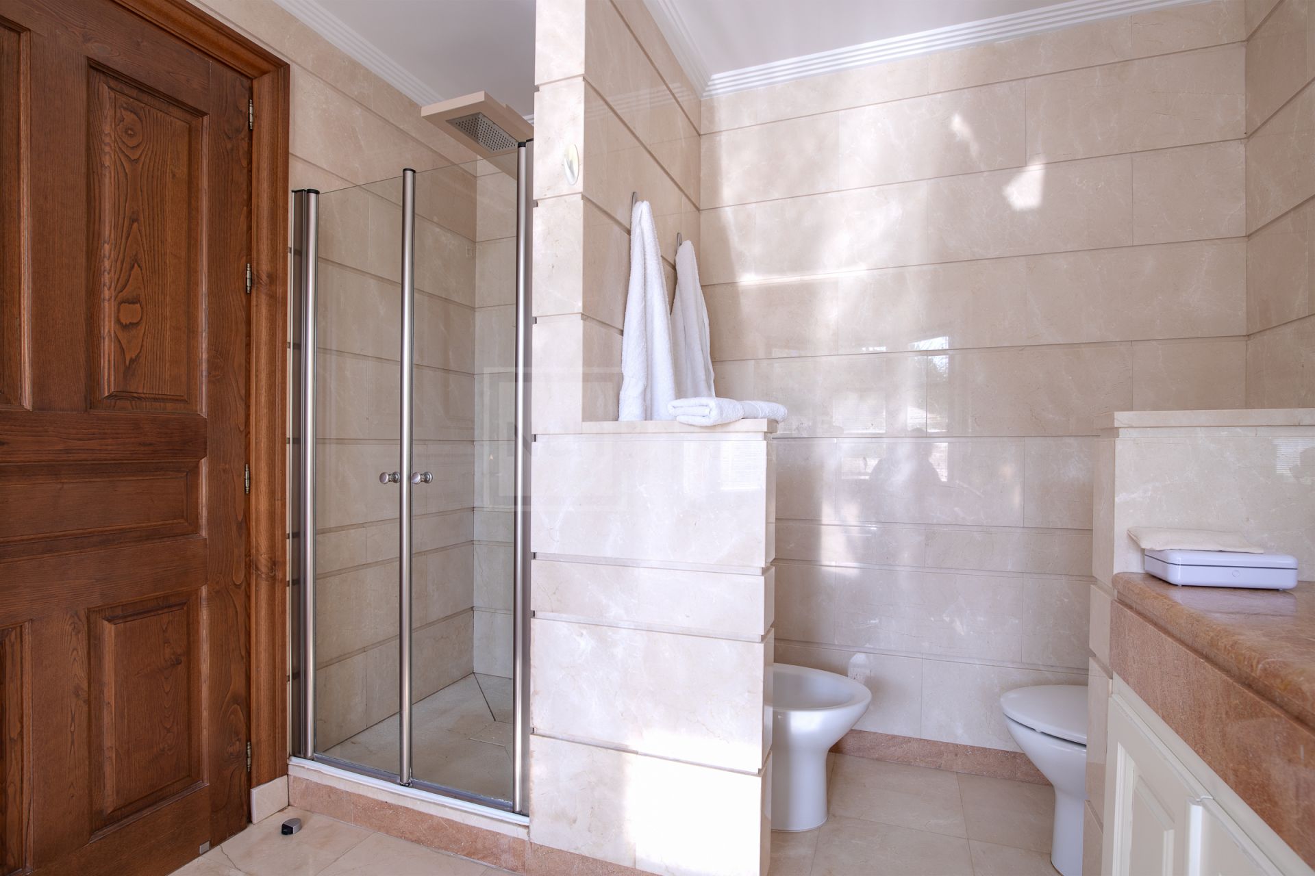 Villa en venta en Los Arqueros, Benahavis