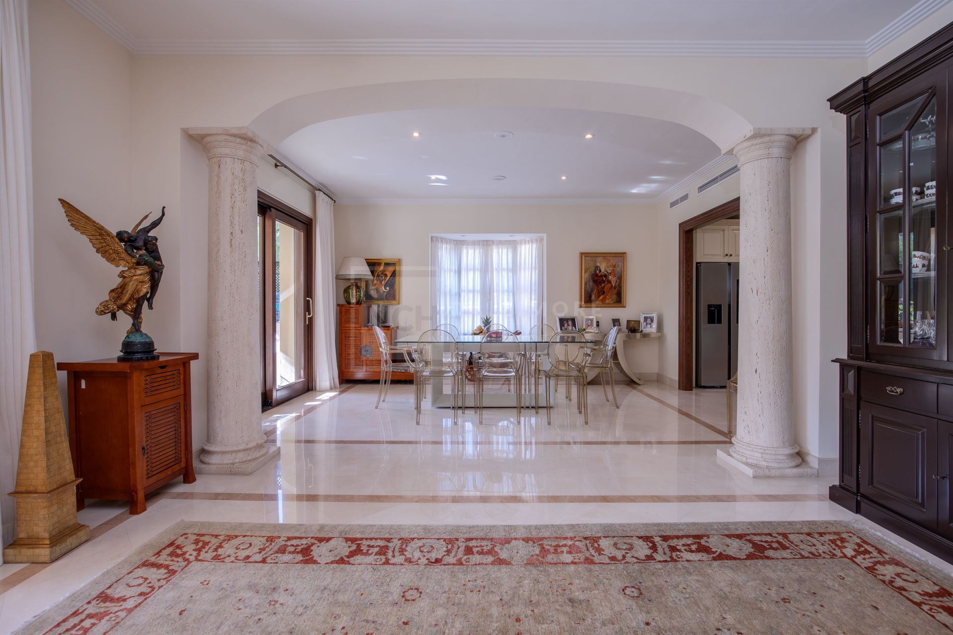 Villa en venta en Los Arqueros, Benahavis