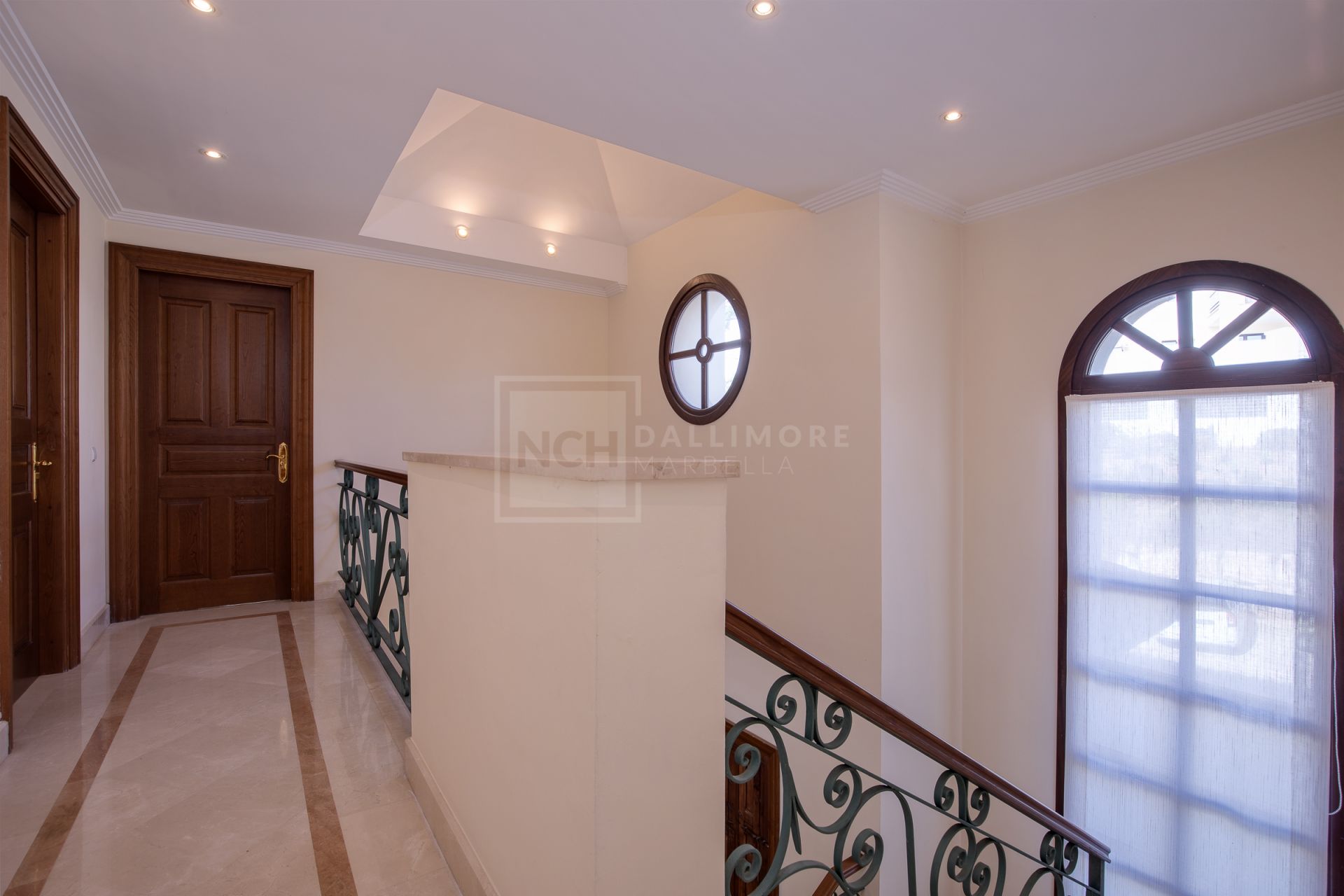 Villa en venta en Los Arqueros, Benahavis