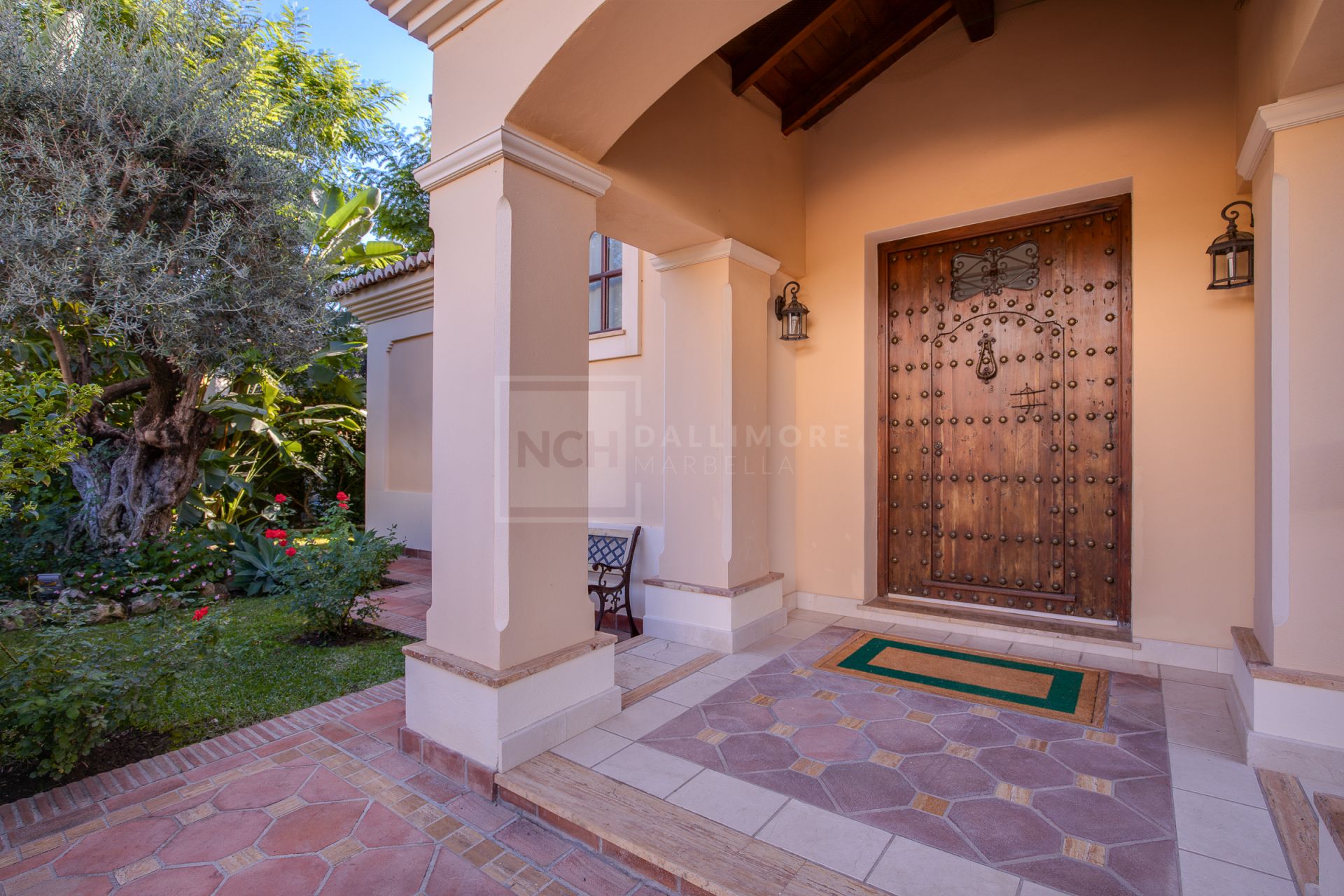 Villa en venta en Los Arqueros, Benahavis