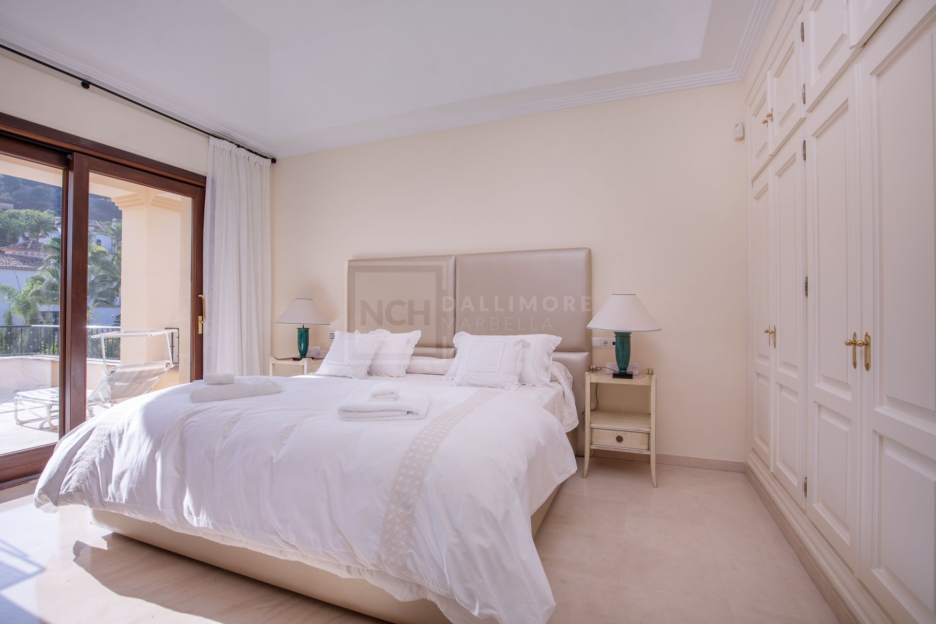 Villa en venta en Los Arqueros, Benahavis