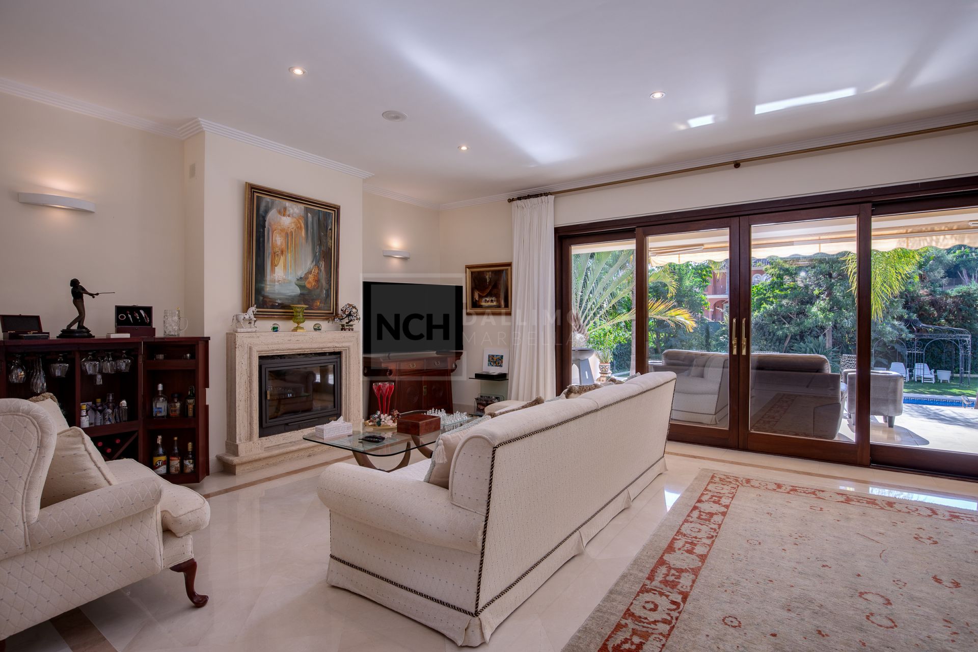 Villa en venta en Los Arqueros, Benahavis