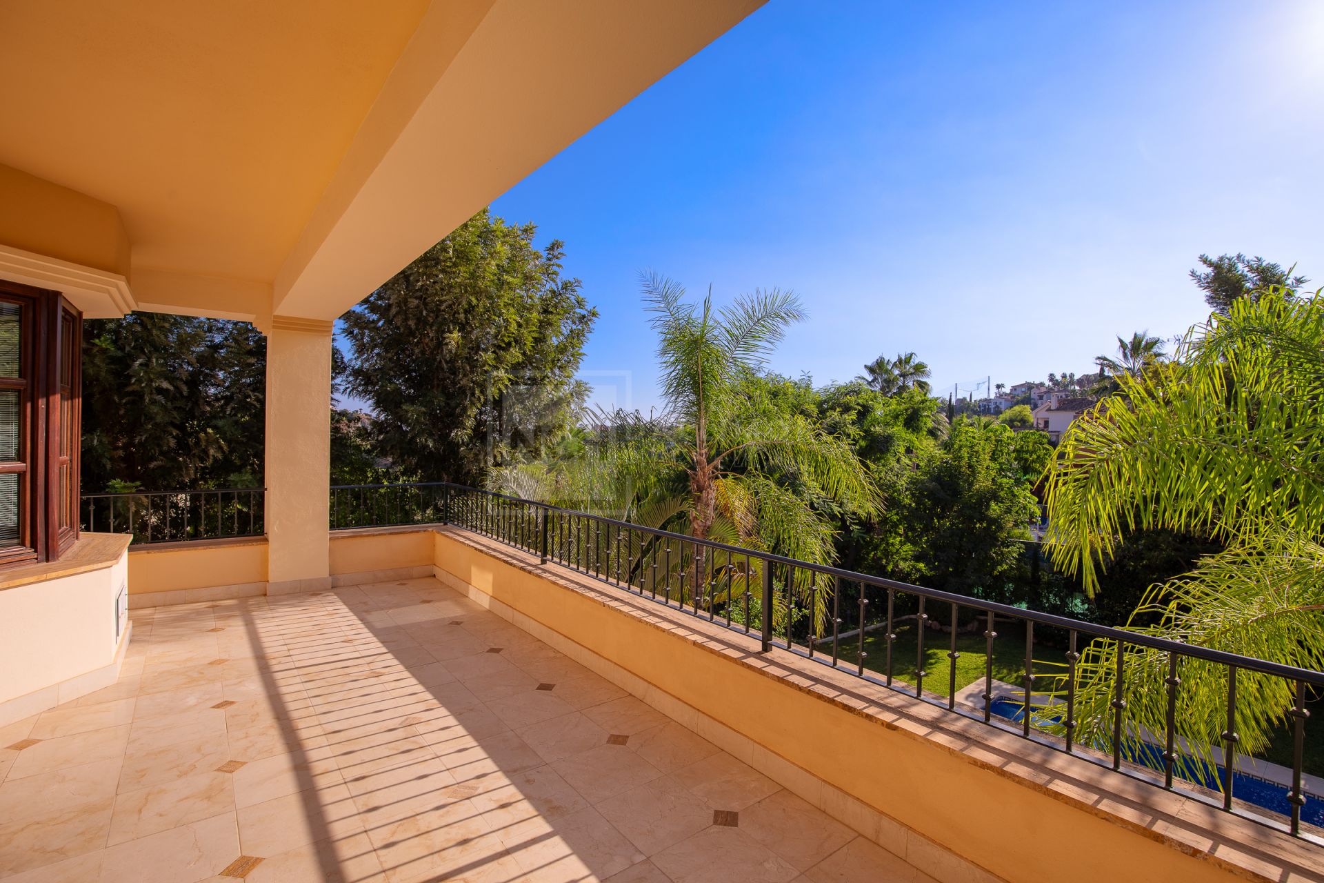 Villa en venta en Los Arqueros, Benahavis