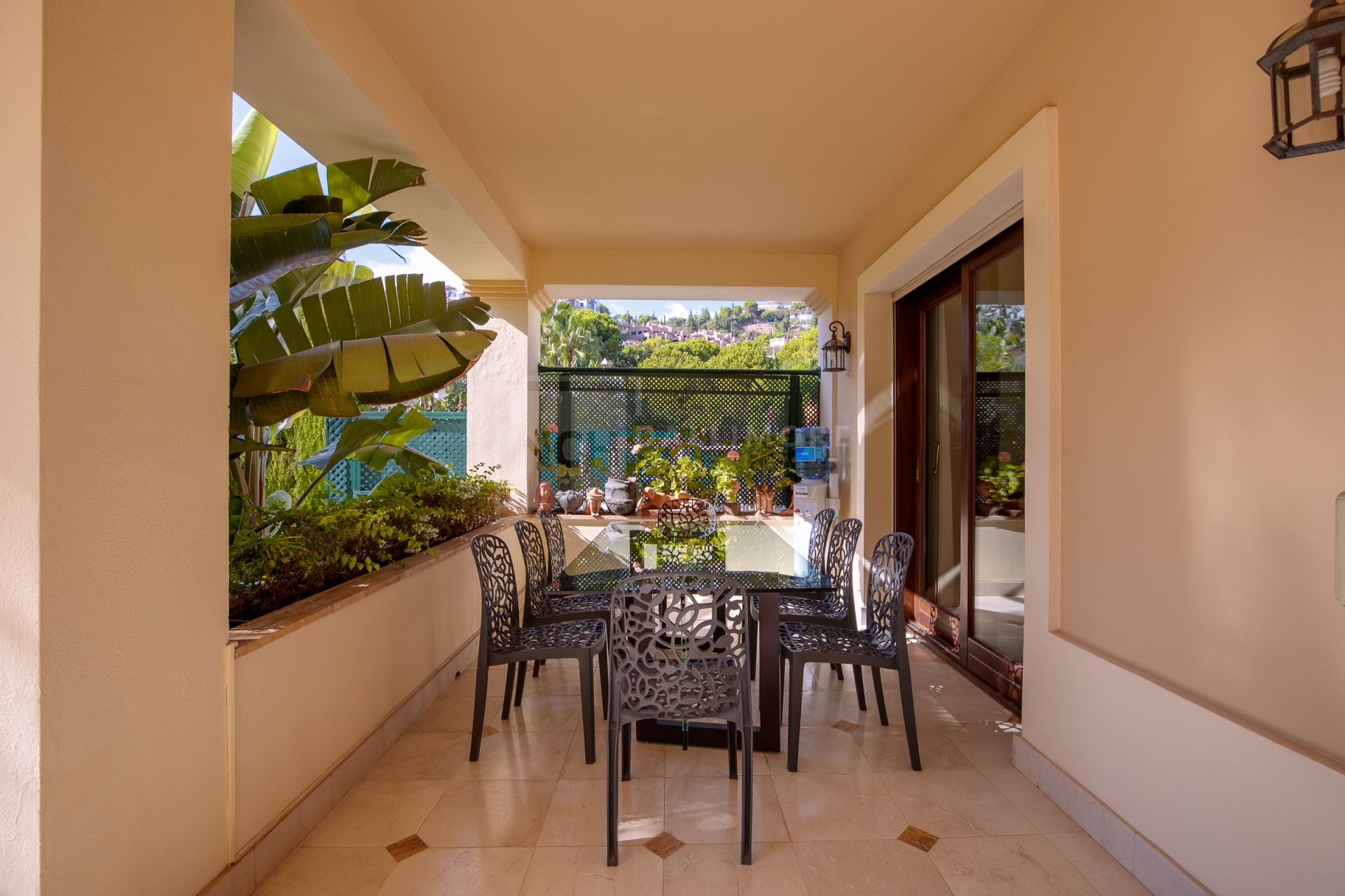 Villa en venta en Los Arqueros, Benahavis