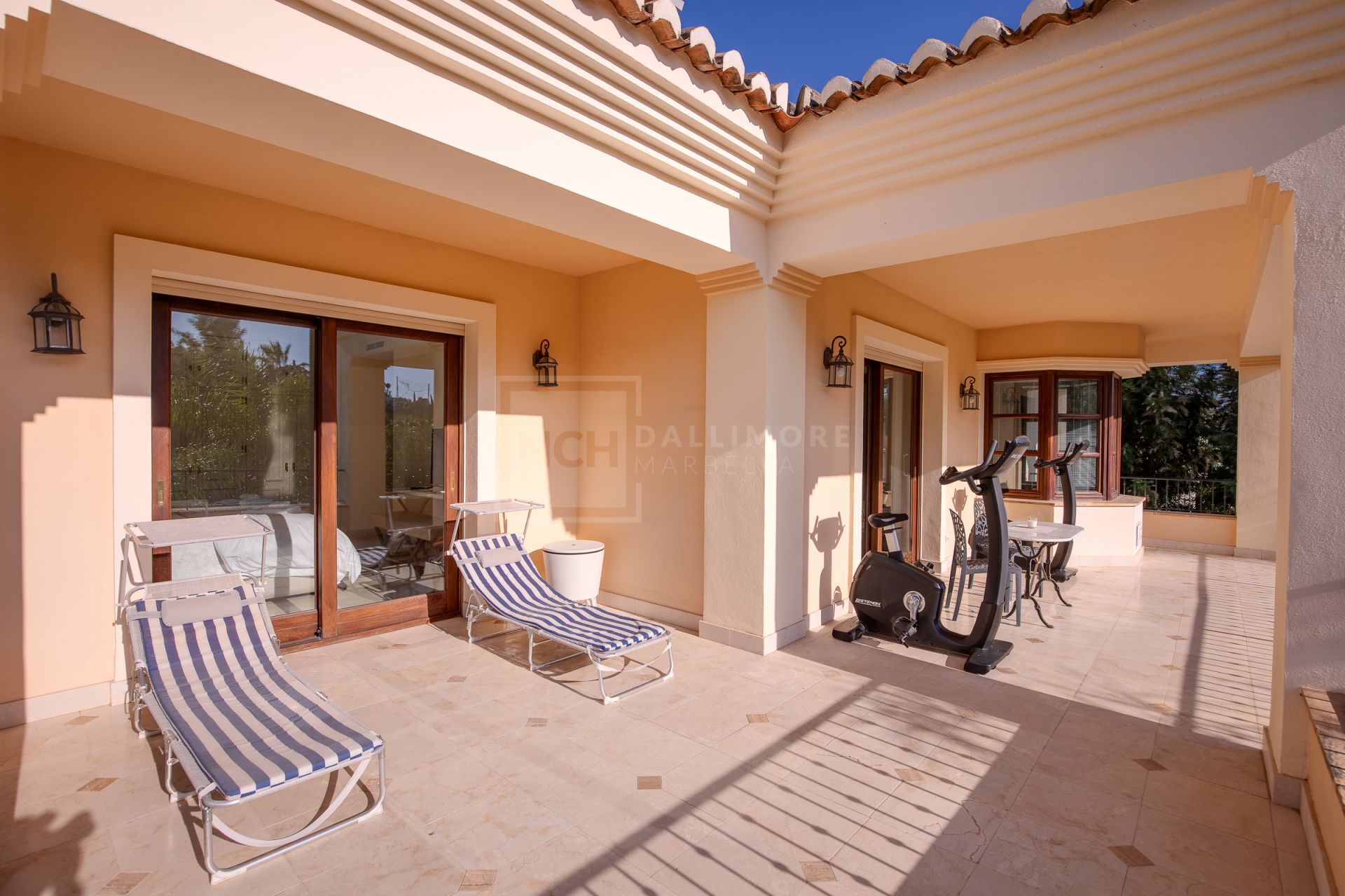 Villa en venta en Los Arqueros, Benahavis