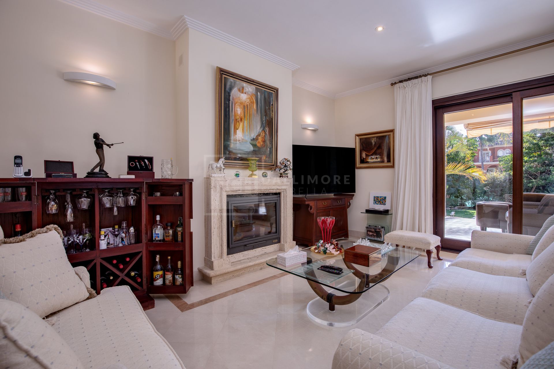 Villa en venta en Los Arqueros, Benahavis
