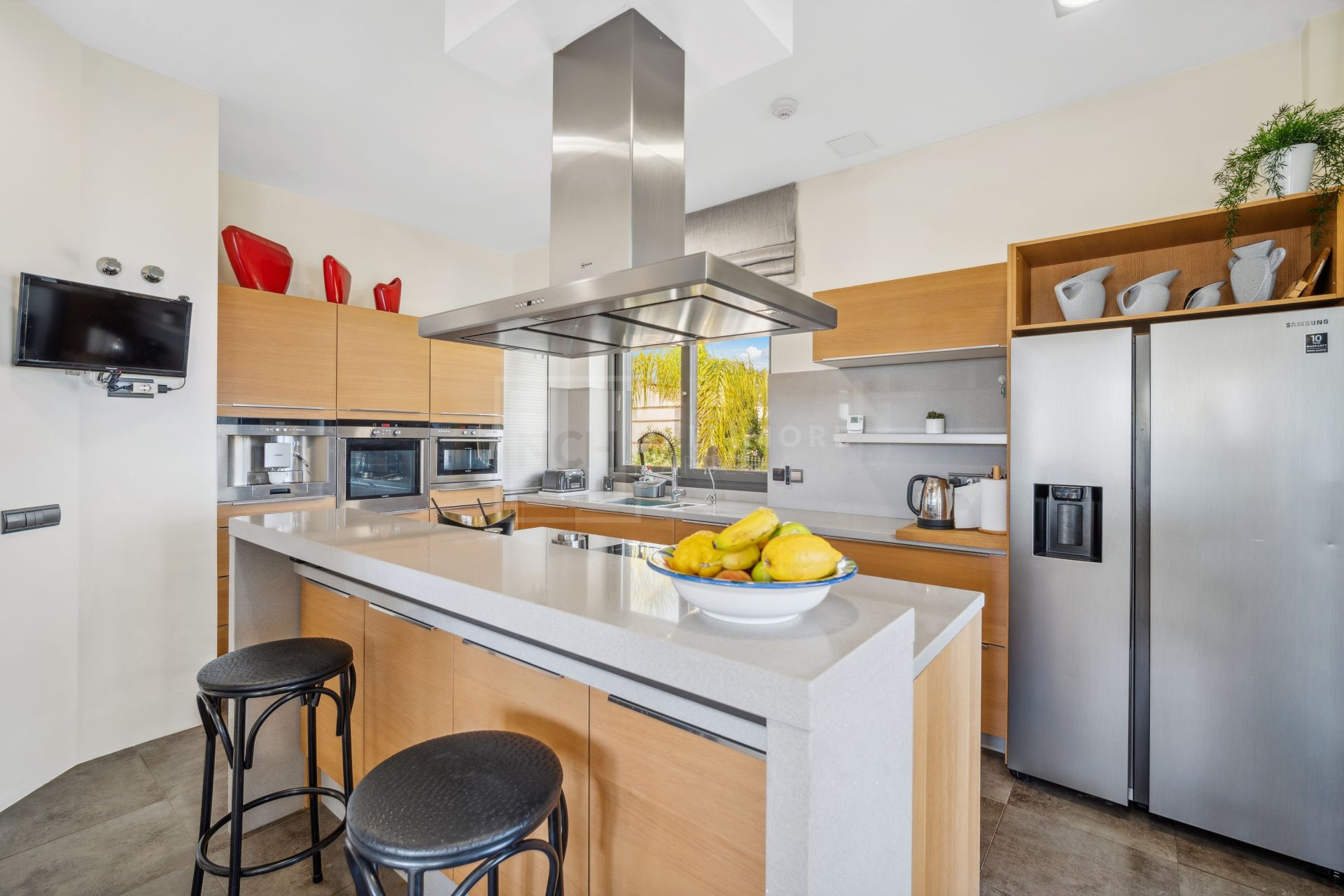 FRONT-LINE GOLF VILLA IN LOS ARQUEROS