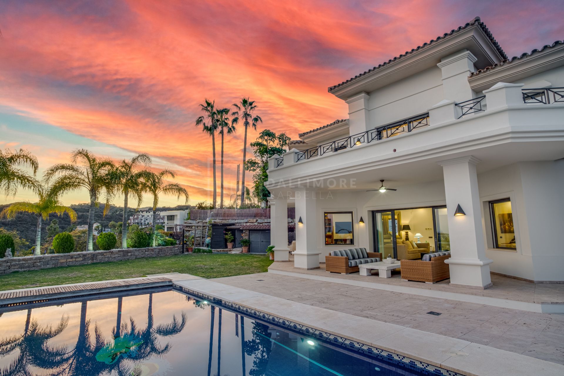 FRONT-LINE GOLF VILLA IN LOS ARQUEROS