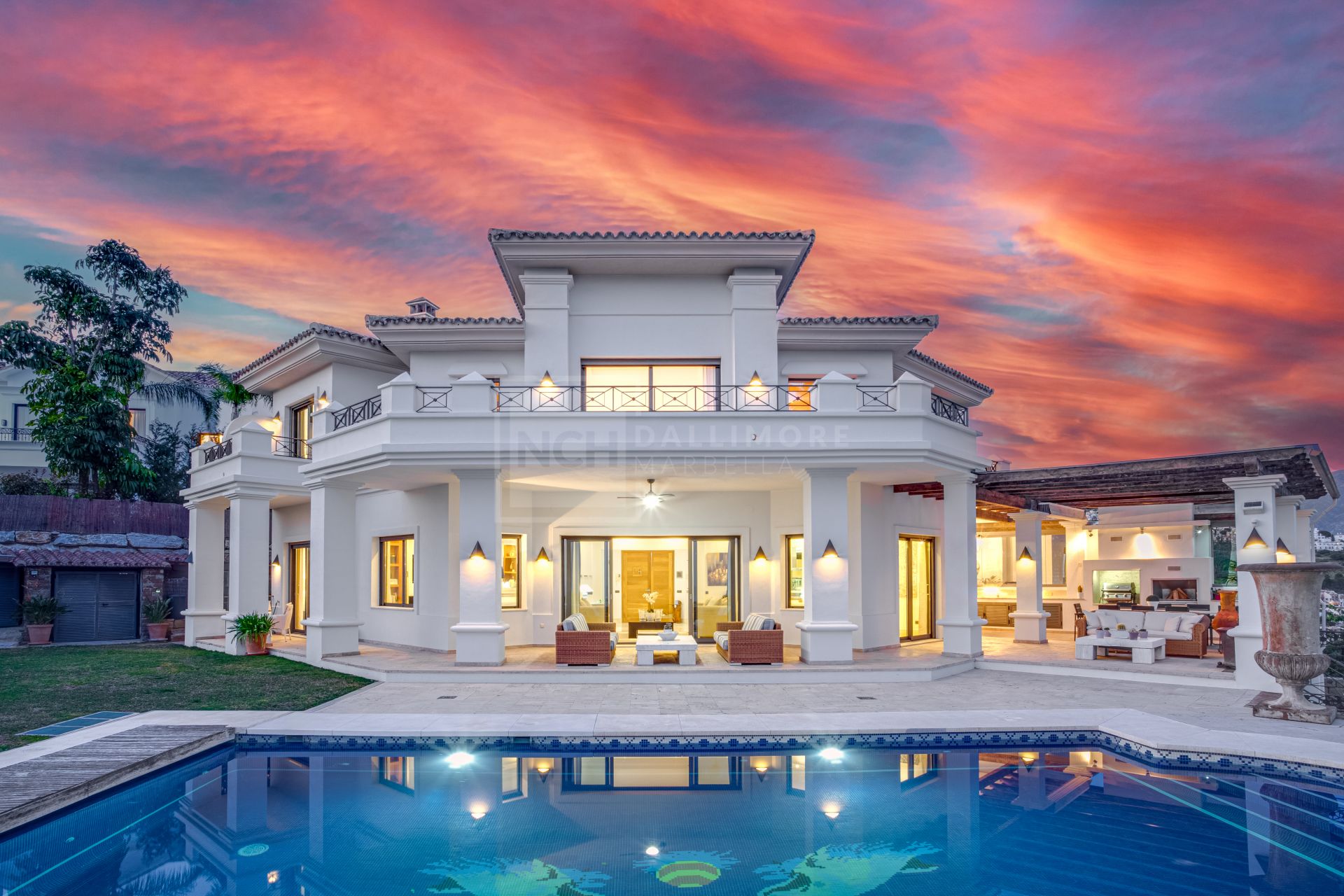 FRONT-LINE GOLF VILLA IN LOS ARQUEROS