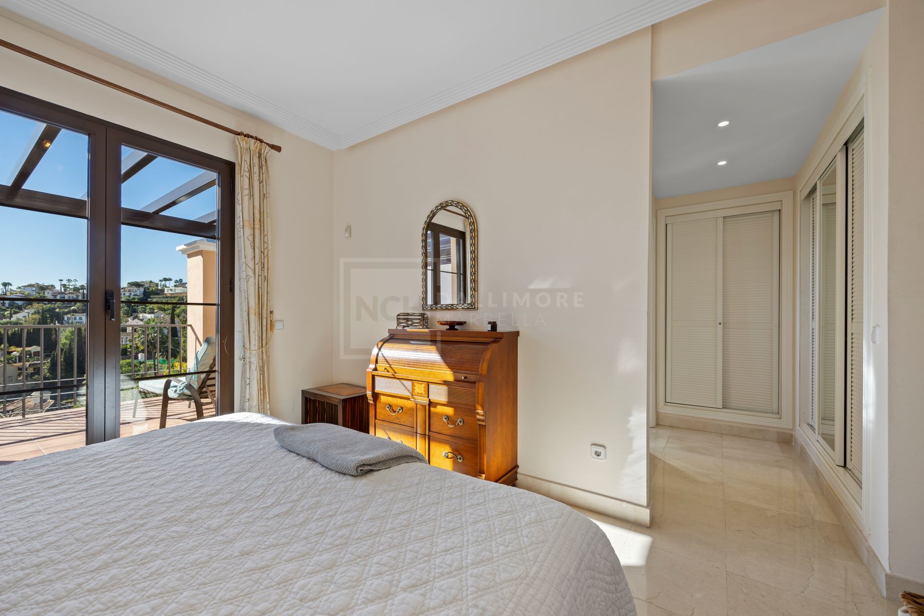 Amplio chalet adosado en Los Almendros, Los Arqueros Golf