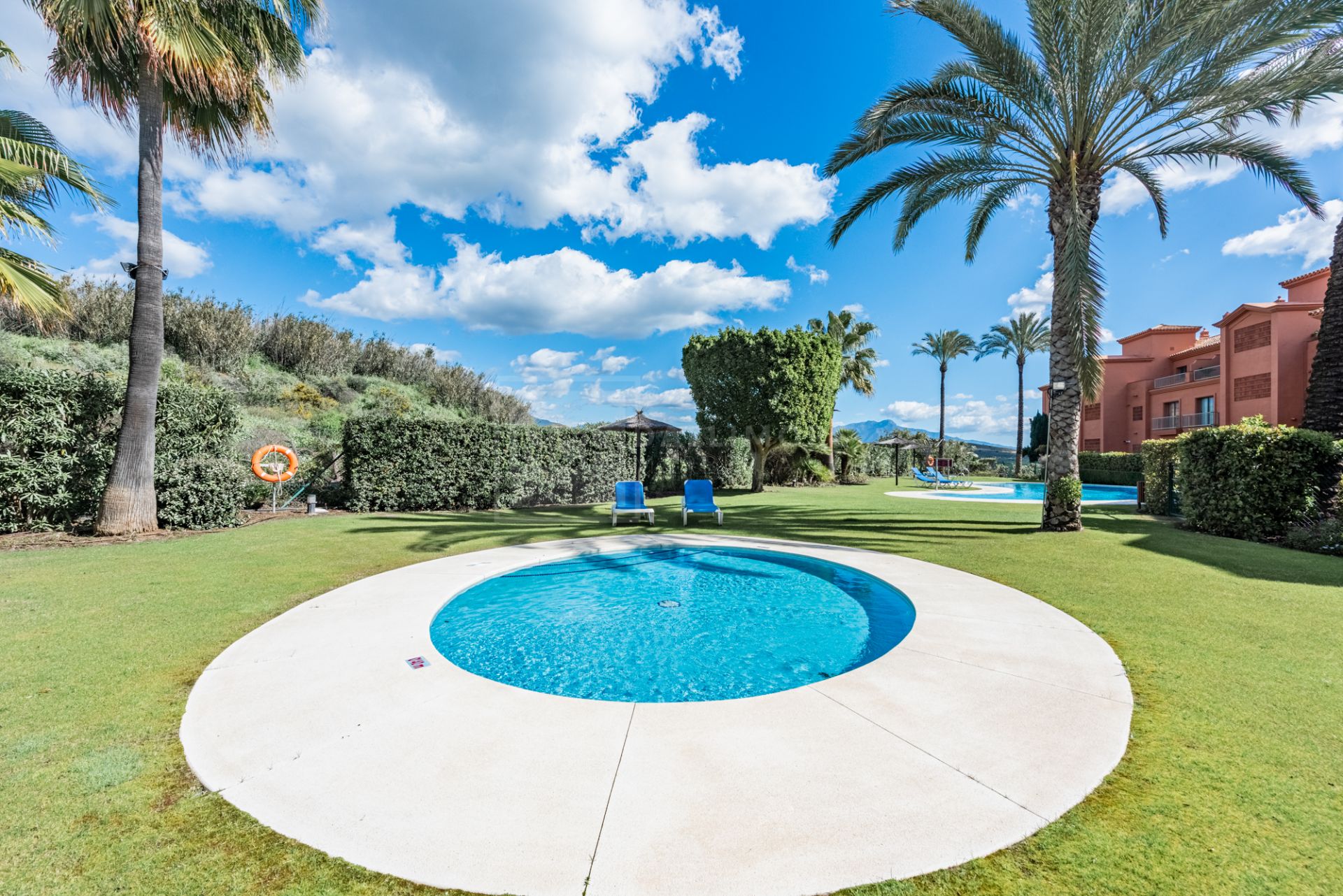 SPACIOUS PENTHOUSE WITH PANORAMIC SEA VIEWS