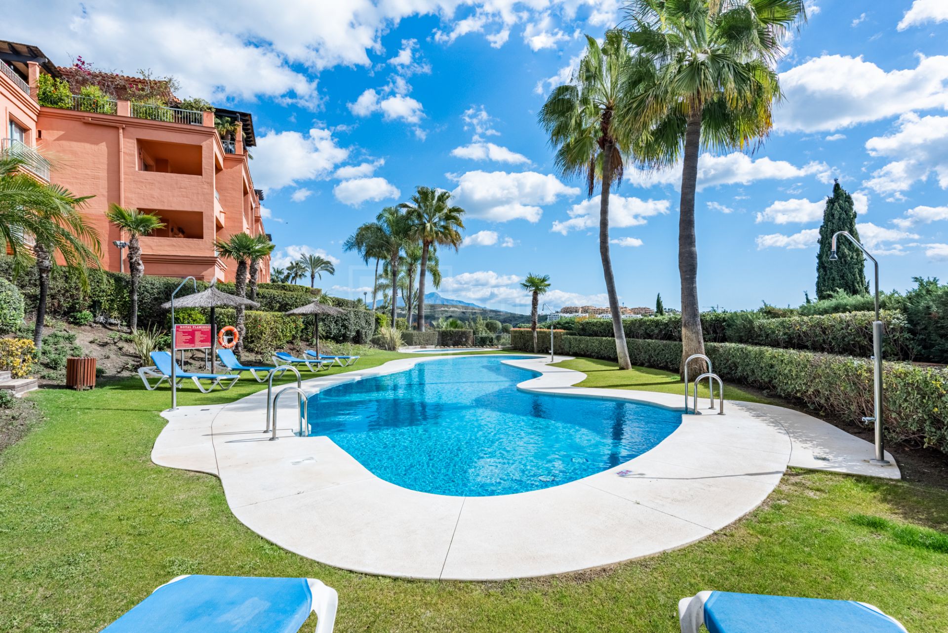 SPACIOUS PENTHOUSE WITH PANORAMIC SEA VIEWS