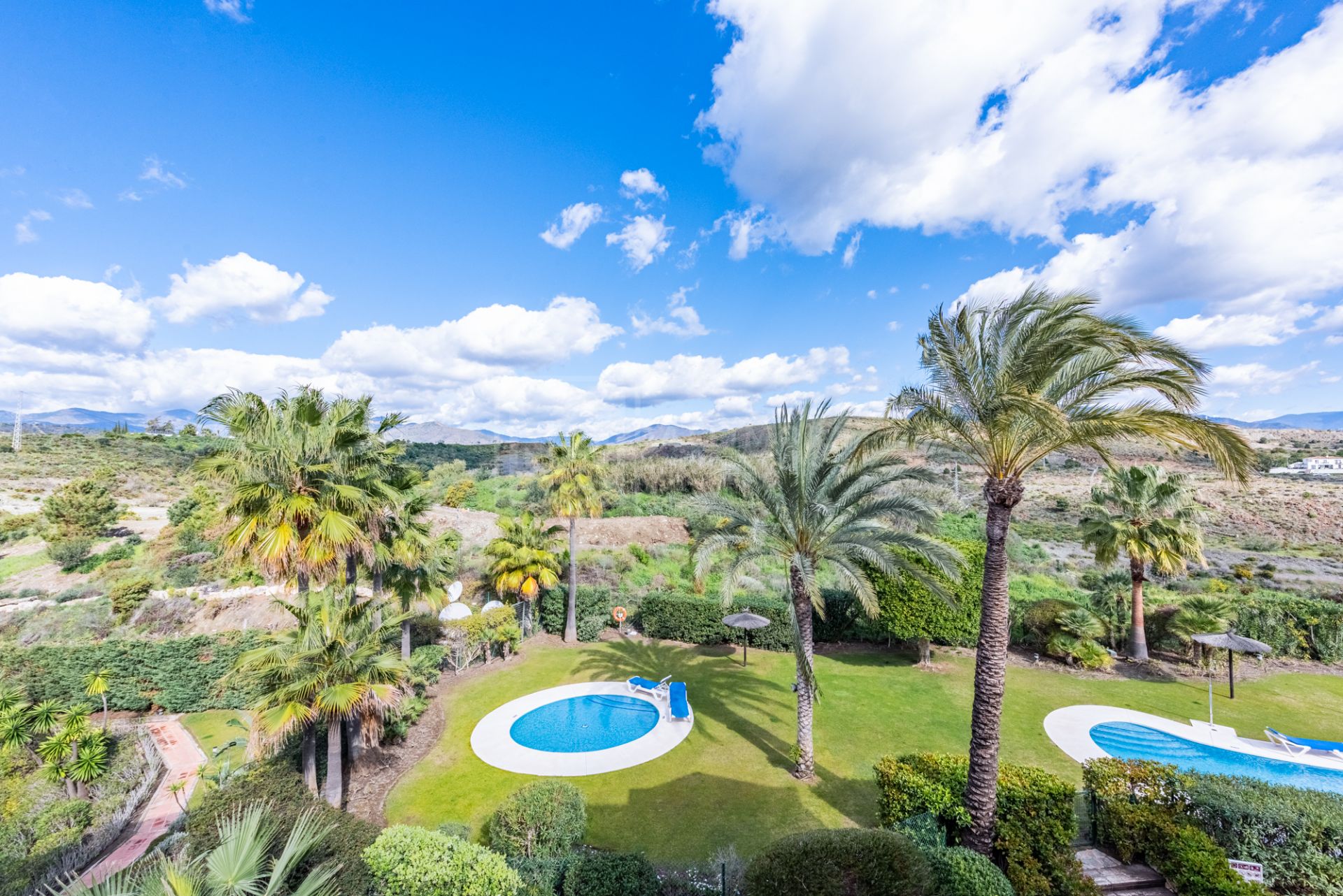 SPACIOUS PENTHOUSE WITH PANORAMIC SEA VIEWS