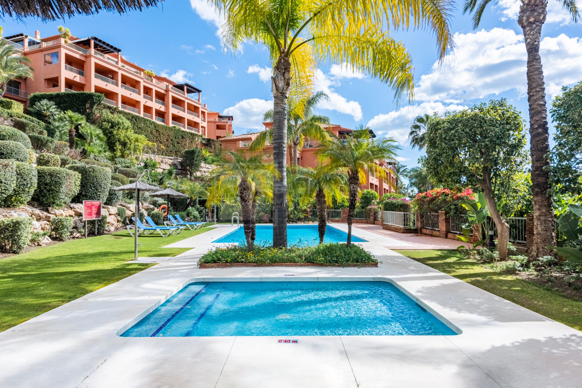 SPACIOUS PENTHOUSE WITH PANORAMIC SEA VIEWS