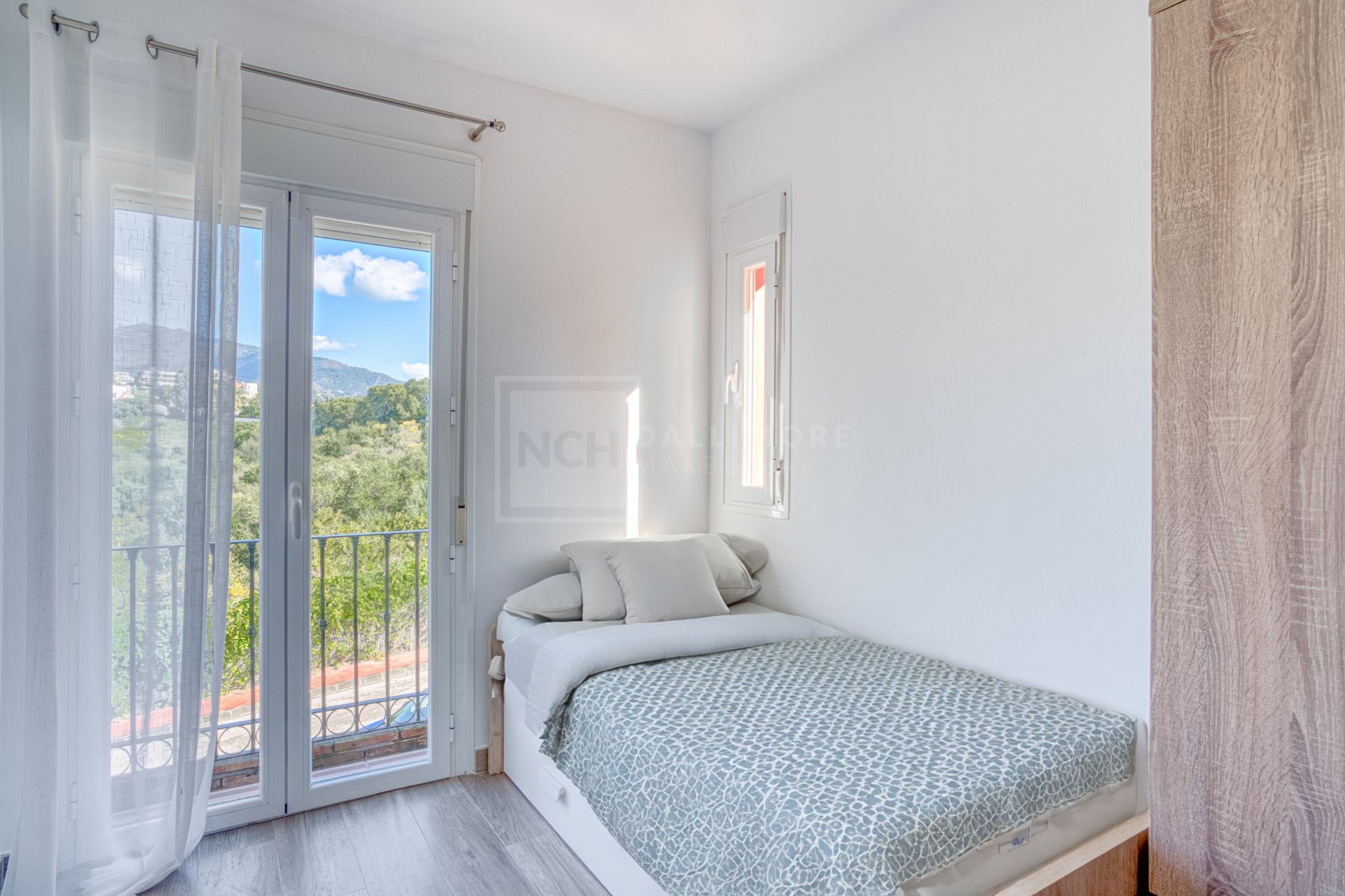 Increíble cuatro dormitorios, con orientación sur oeste adosada en la comunidad cerrada, Paraiso Bellevue