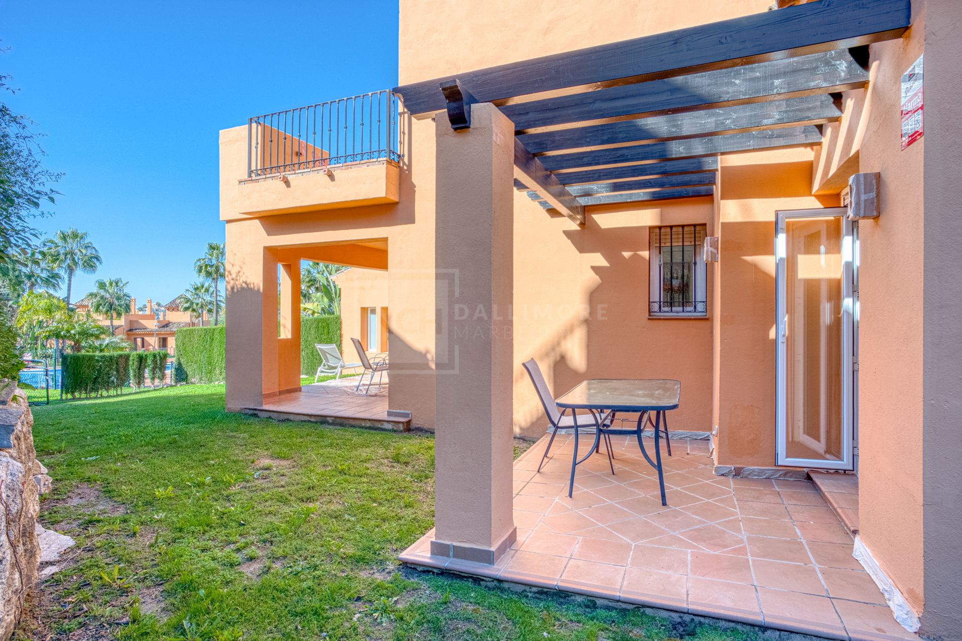 Increíble cuatro dormitorios, con orientación sur oeste adosada en la comunidad cerrada, Paraiso Bellevue