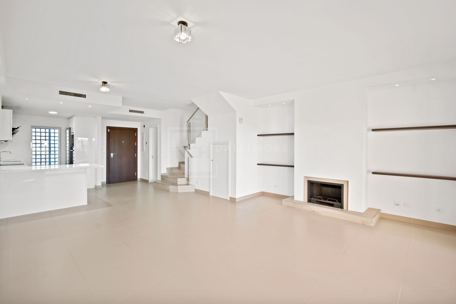 Increíble cuatro dormitorios, con orientación sur oeste adosada en la comunidad cerrada, Paraiso Bellevue