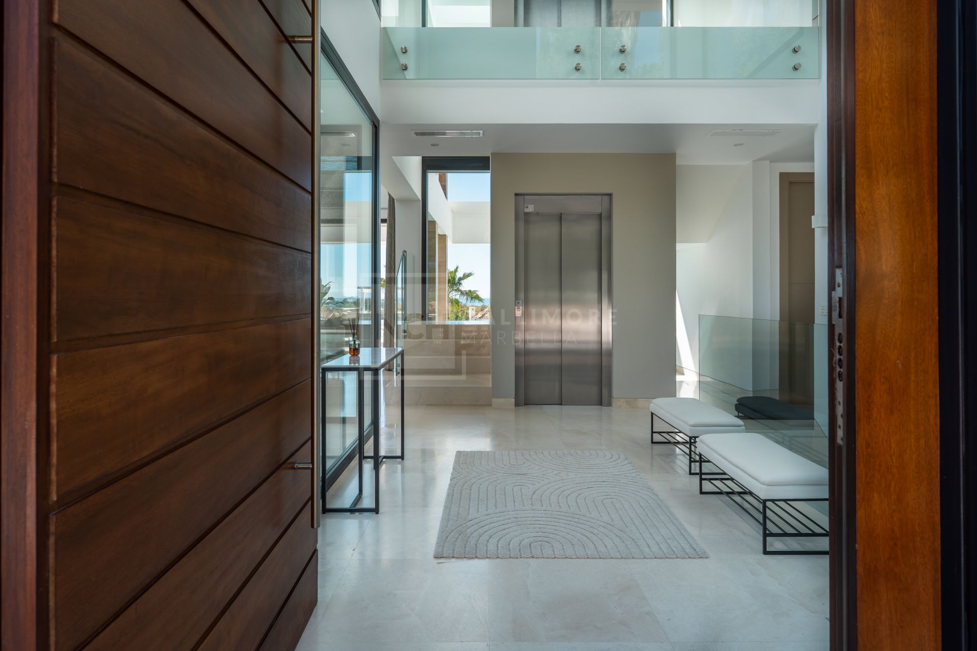 LUXURY 5-BEDROOM VILLA
