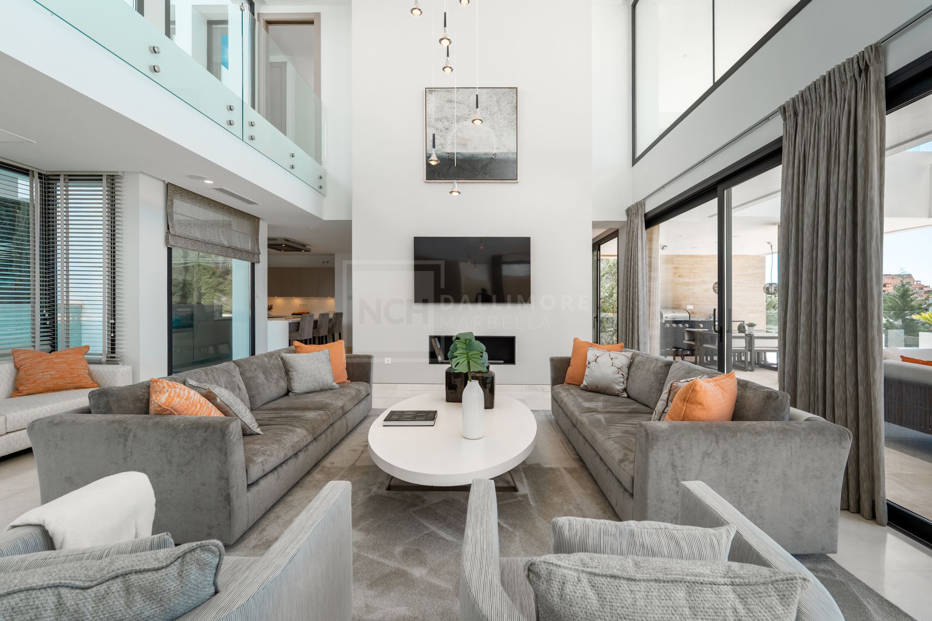 LUXURY 5-BEDROOM VILLA