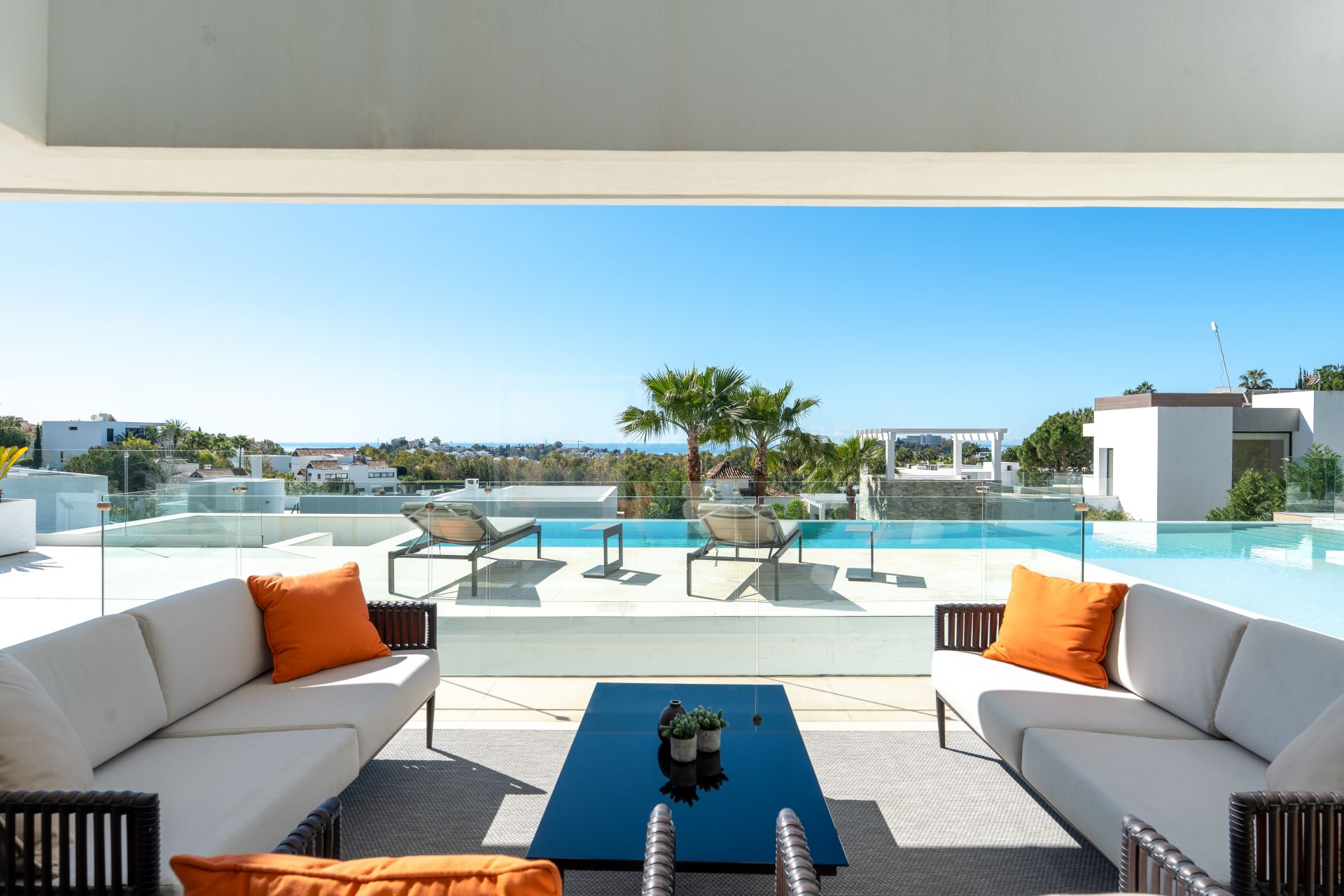 LUXURY 5-BEDROOM VILLA