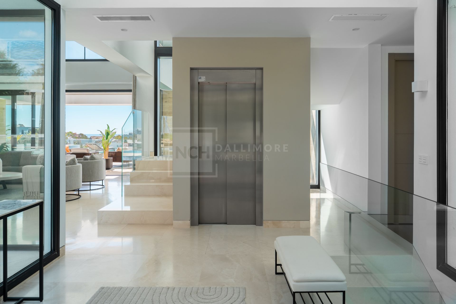 LUXURY 5-BEDROOM VILLA