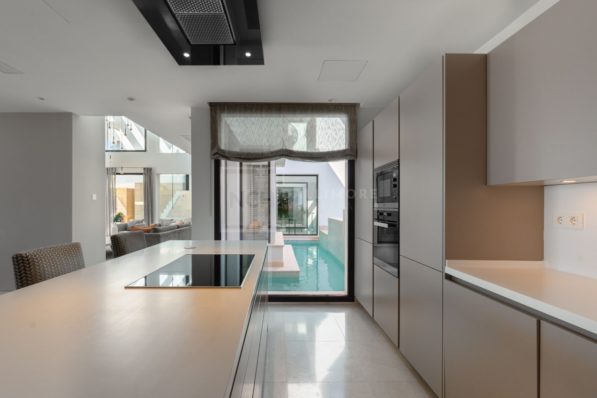 LUXURY 5-BEDROOM VILLA