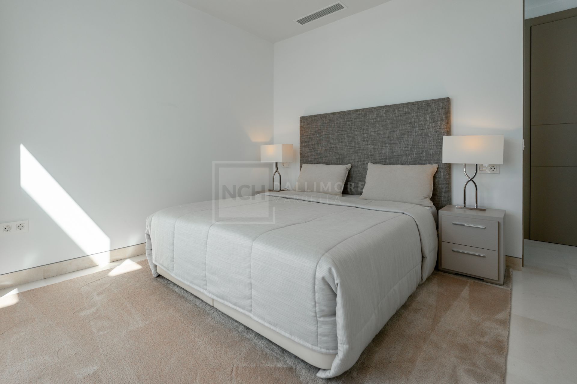 LUXURY 5-BEDROOM VILLA