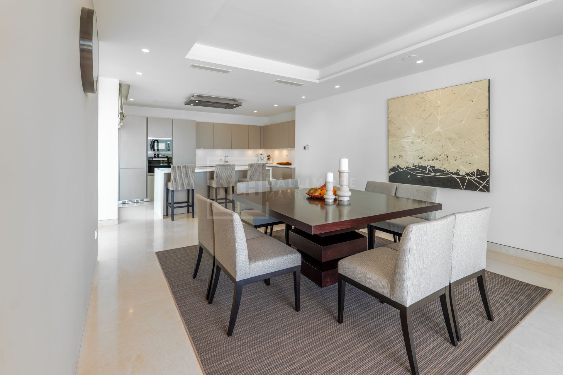 LUXURY 5-BEDROOM VILLA