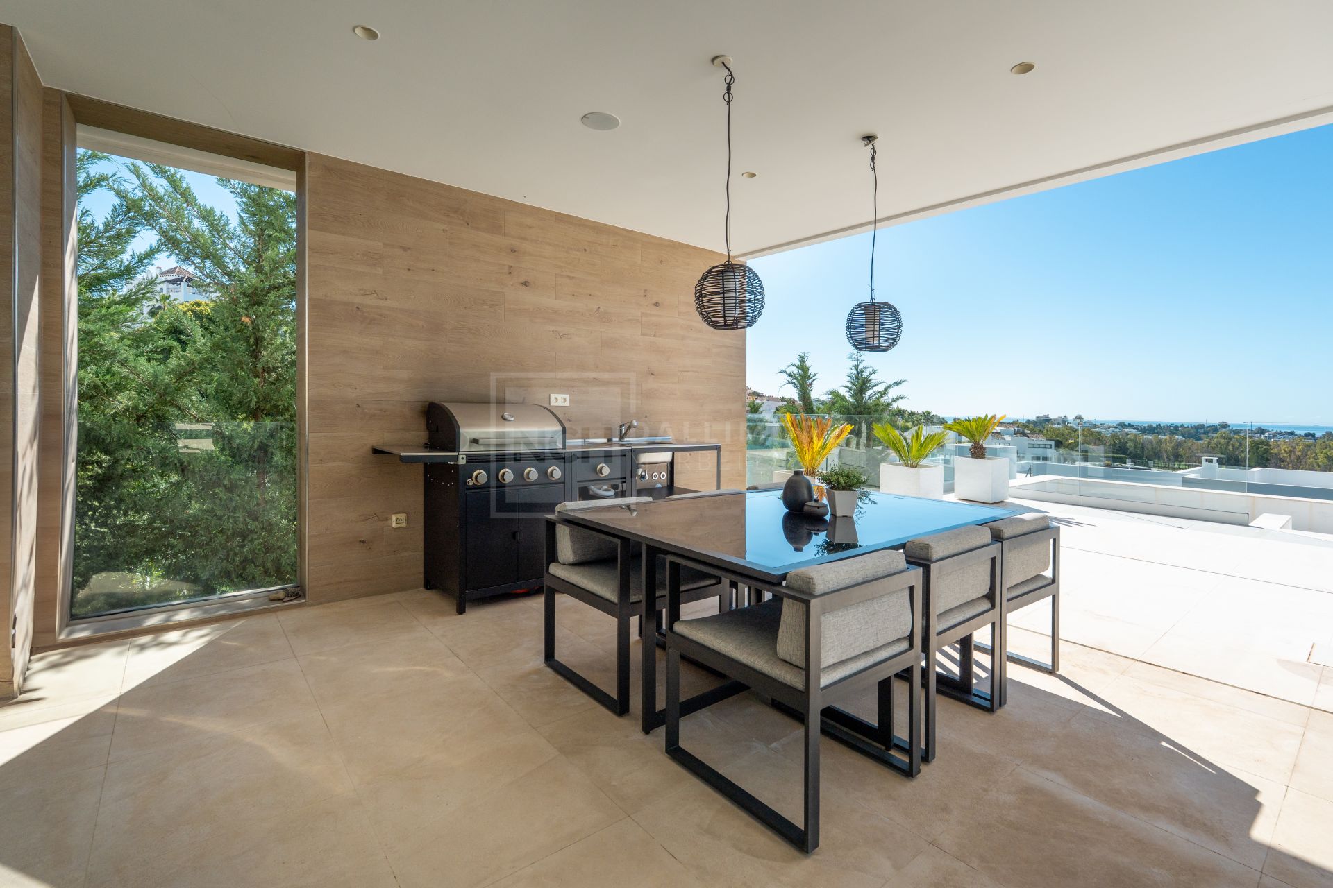 LUXURY 5-BEDROOM VILLA