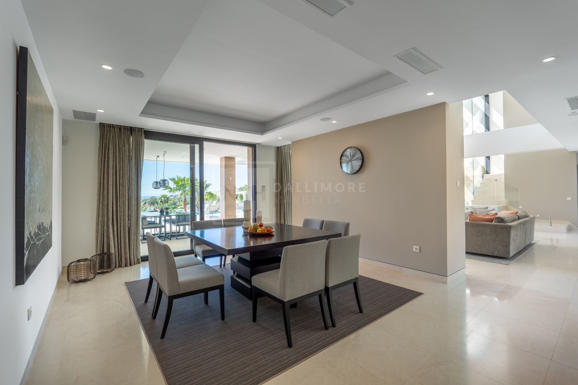 LUXURY 5-BEDROOM VILLA