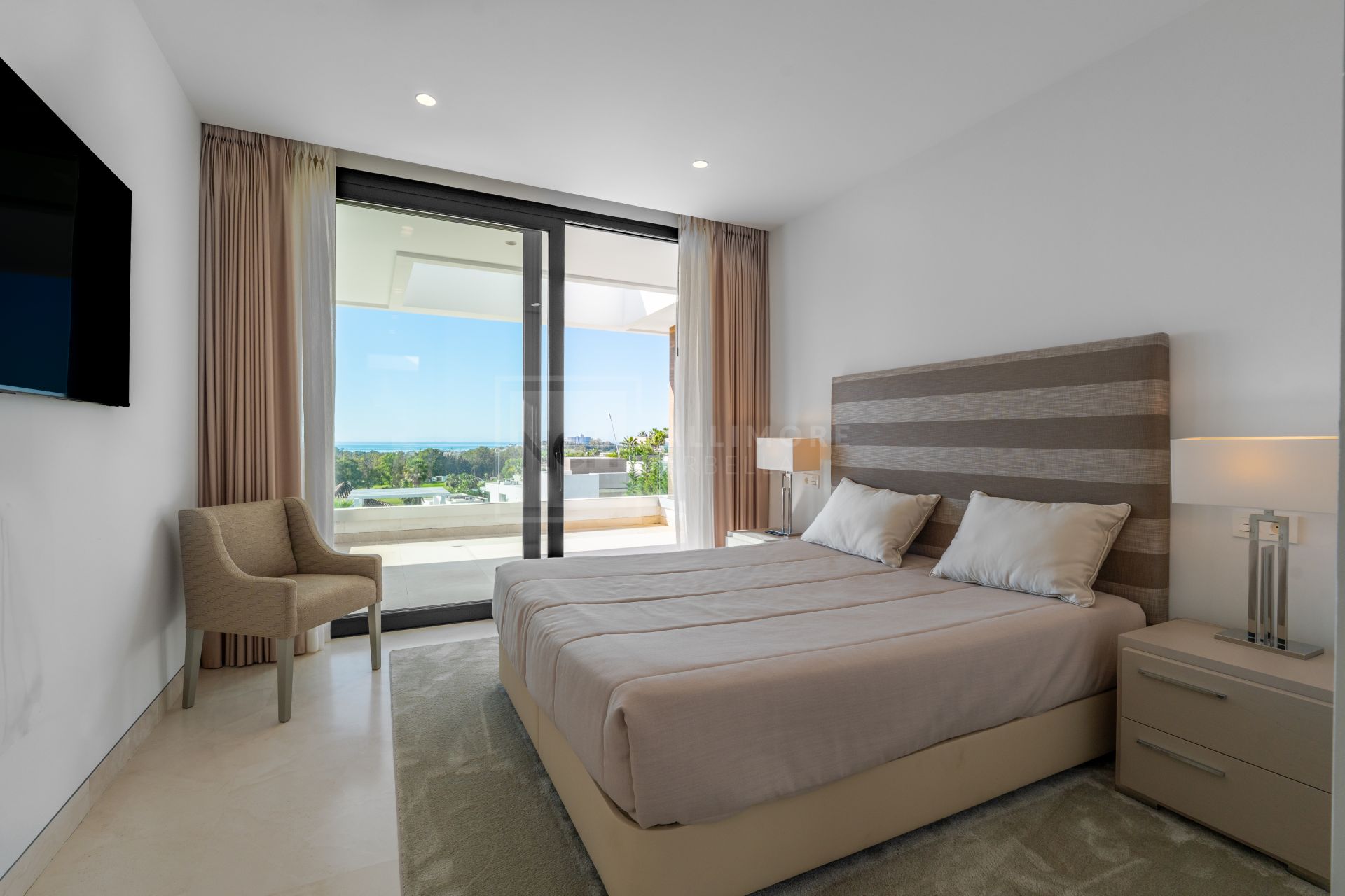 LUXURY 5-BEDROOM VILLA
