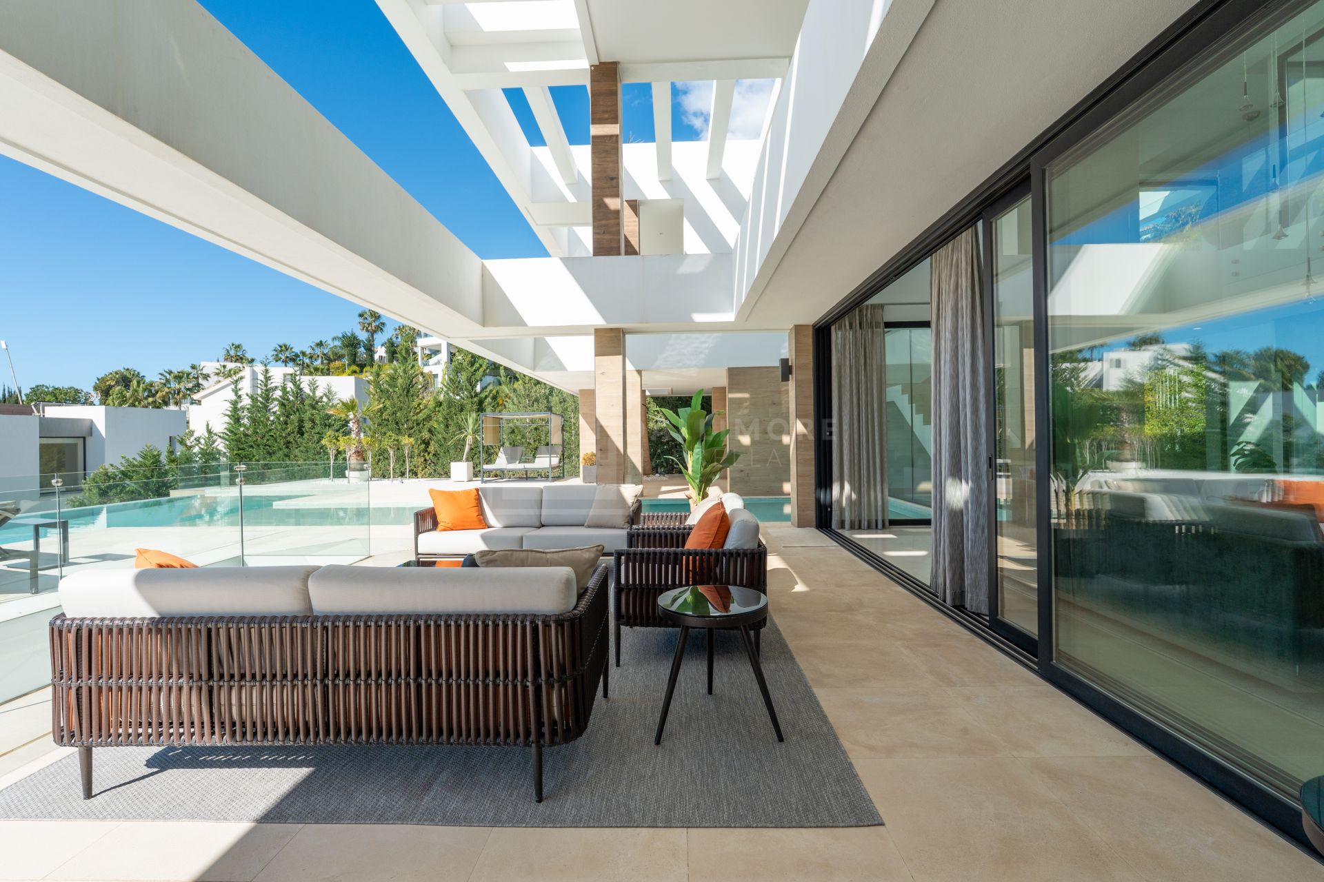 LUXURY 5-BEDROOM VILLA
