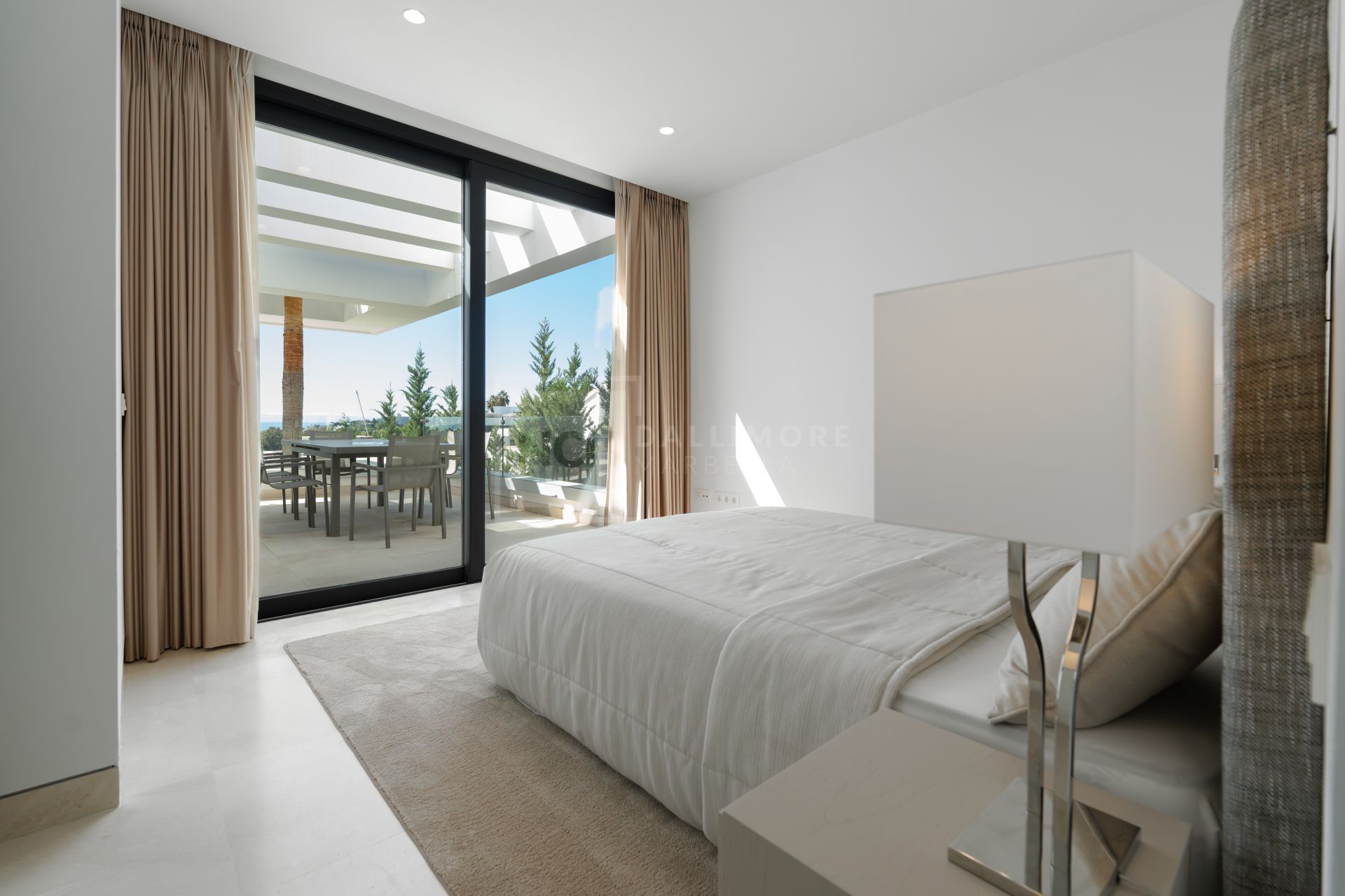 LUXURY 5-BEDROOM VILLA