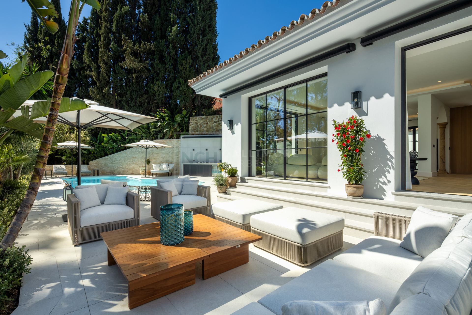 EXQUISITE 5-BEDROOM VILLA IN GATED GOLF COMMUNITY WITH DESIGNER INTERIORS AND LUXURY FEATURES