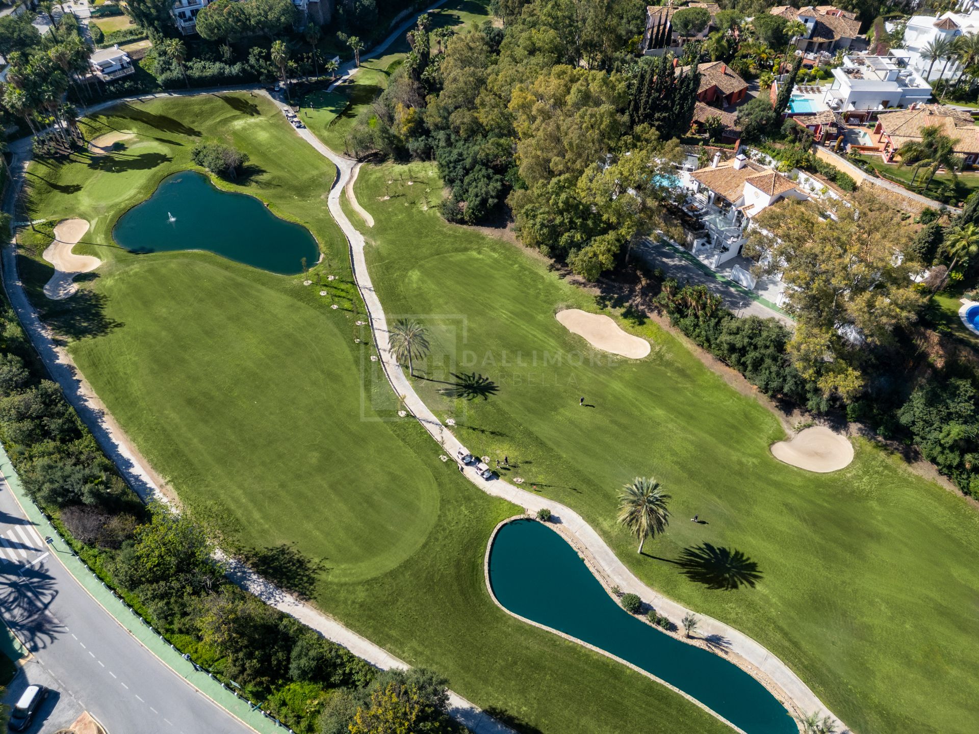 EXQUISITE 5-BEDROOM VILLA IN GATED GOLF COMMUNITY WITH DESIGNER INTERIORS AND LUXURY FEATURES