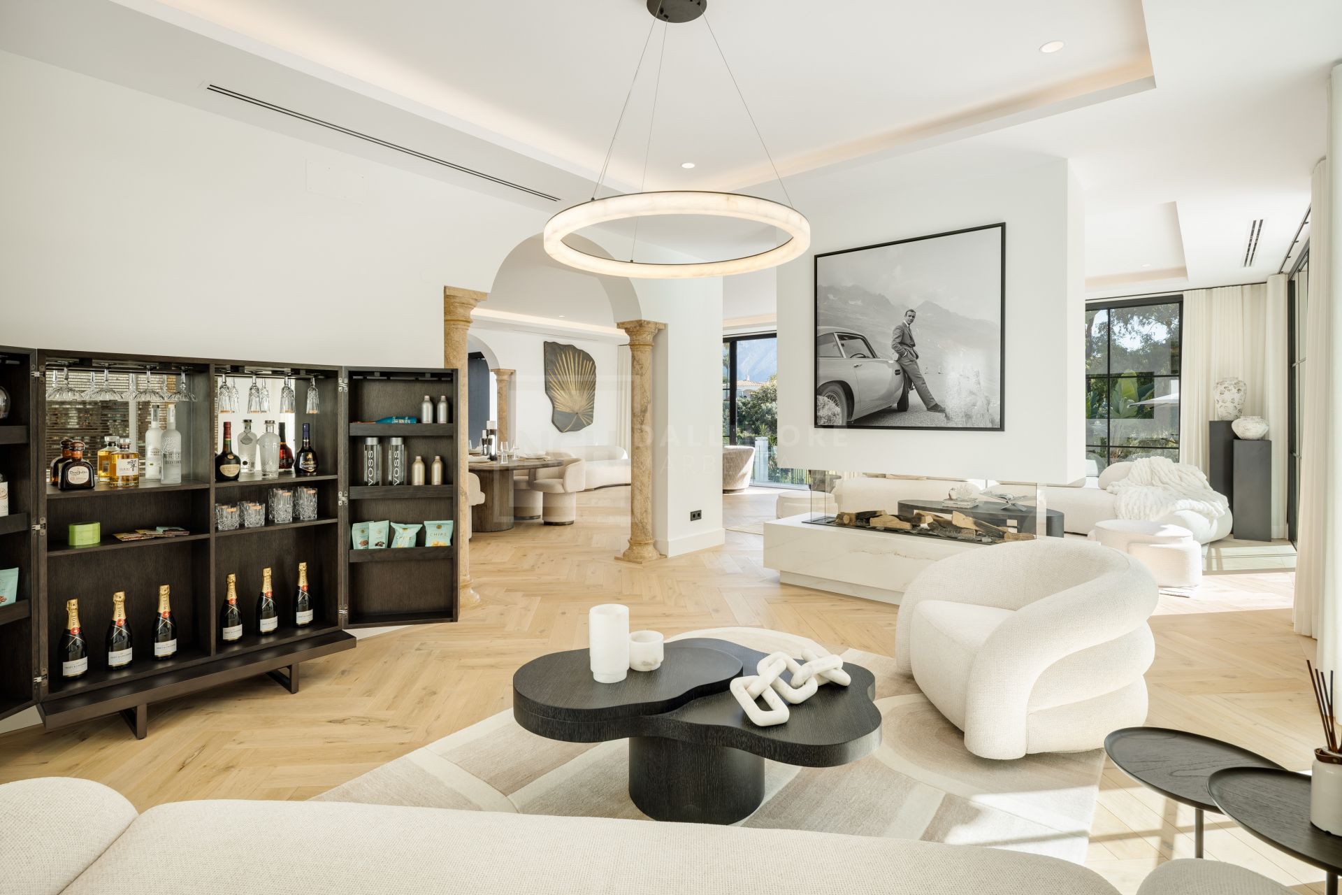 EXQUISITE 5-BEDROOM VILLA IN GATED GOLF COMMUNITY WITH DESIGNER INTERIORS AND LUXURY FEATURES