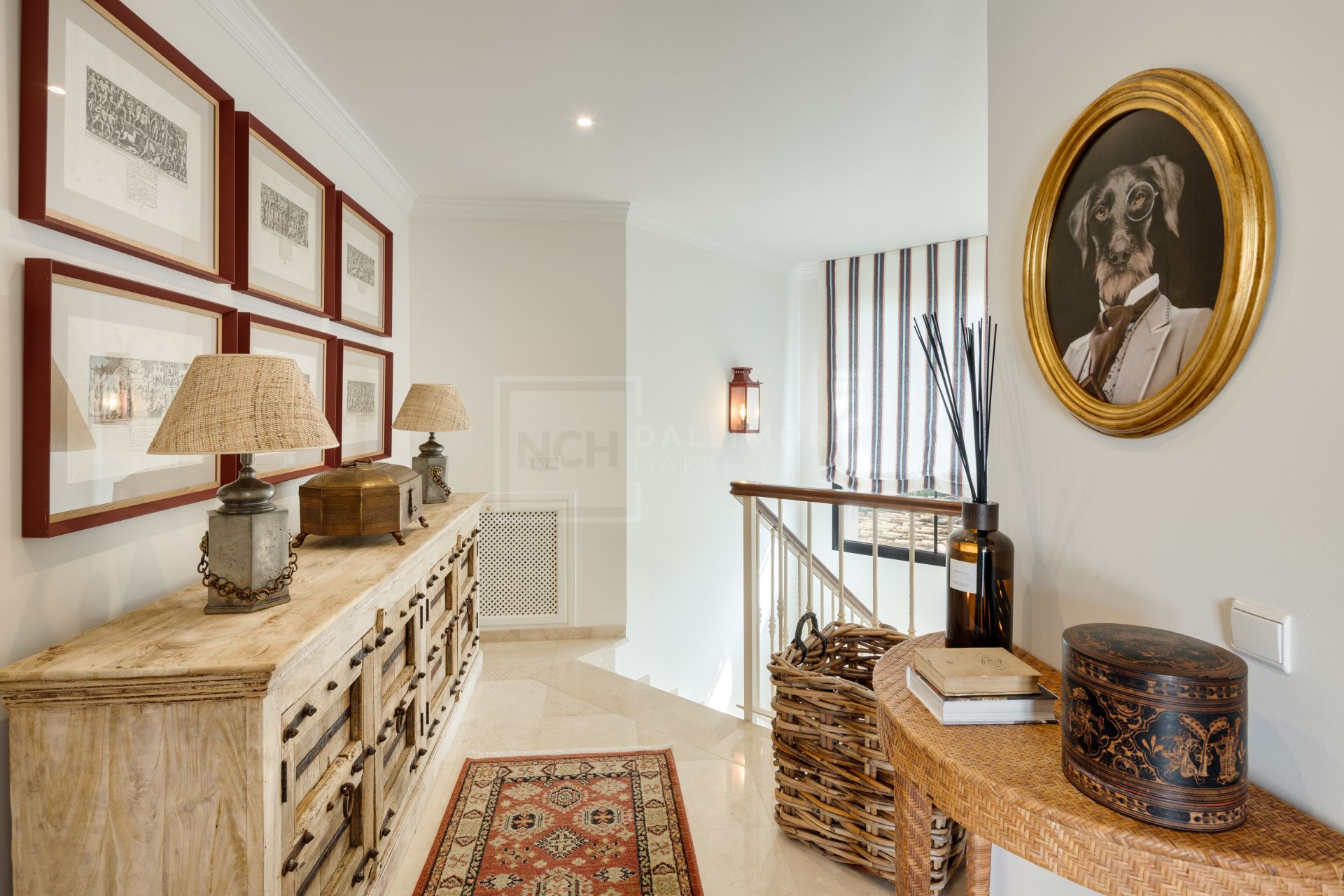 VILA MEDITERRÁNEA DE 4 DORMITORIOS CON JARDINES, PISCINA Y VISTAS AL CAMPO DE GOLF