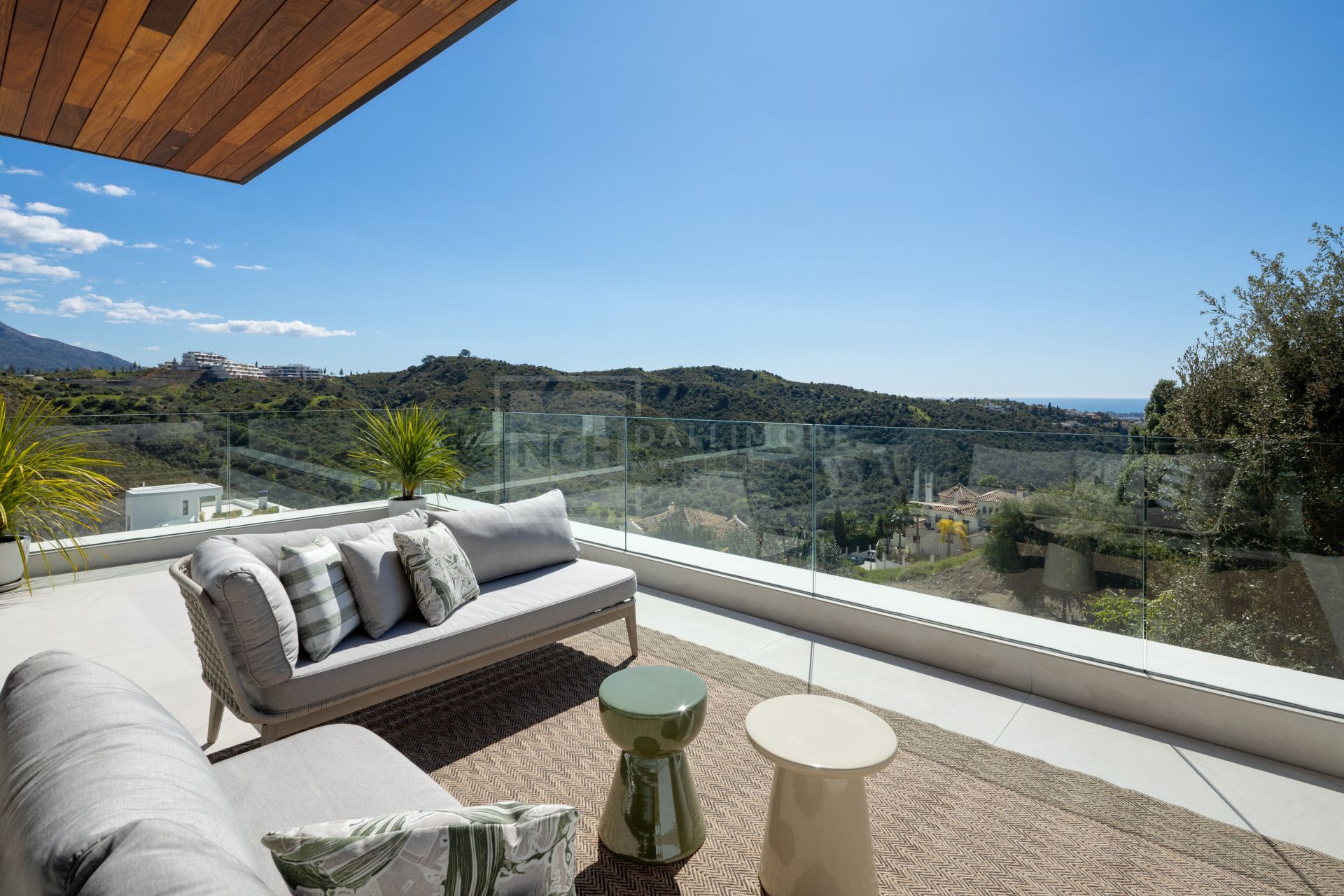 VILLA DE DISEÑO DE SEIS DORMITORIOS CON VISTAS AL MAR, PISCINA INFINITA Y EXCLUSIVO ESPACIO DE BIENESTAR