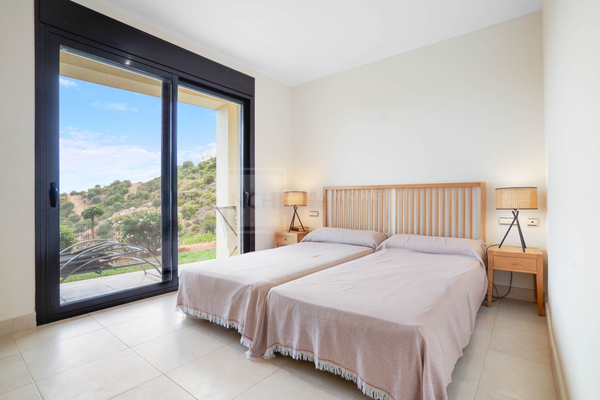 Bonito apartamento en planta baja de dos dormitorios situado en Altos de los Monteros